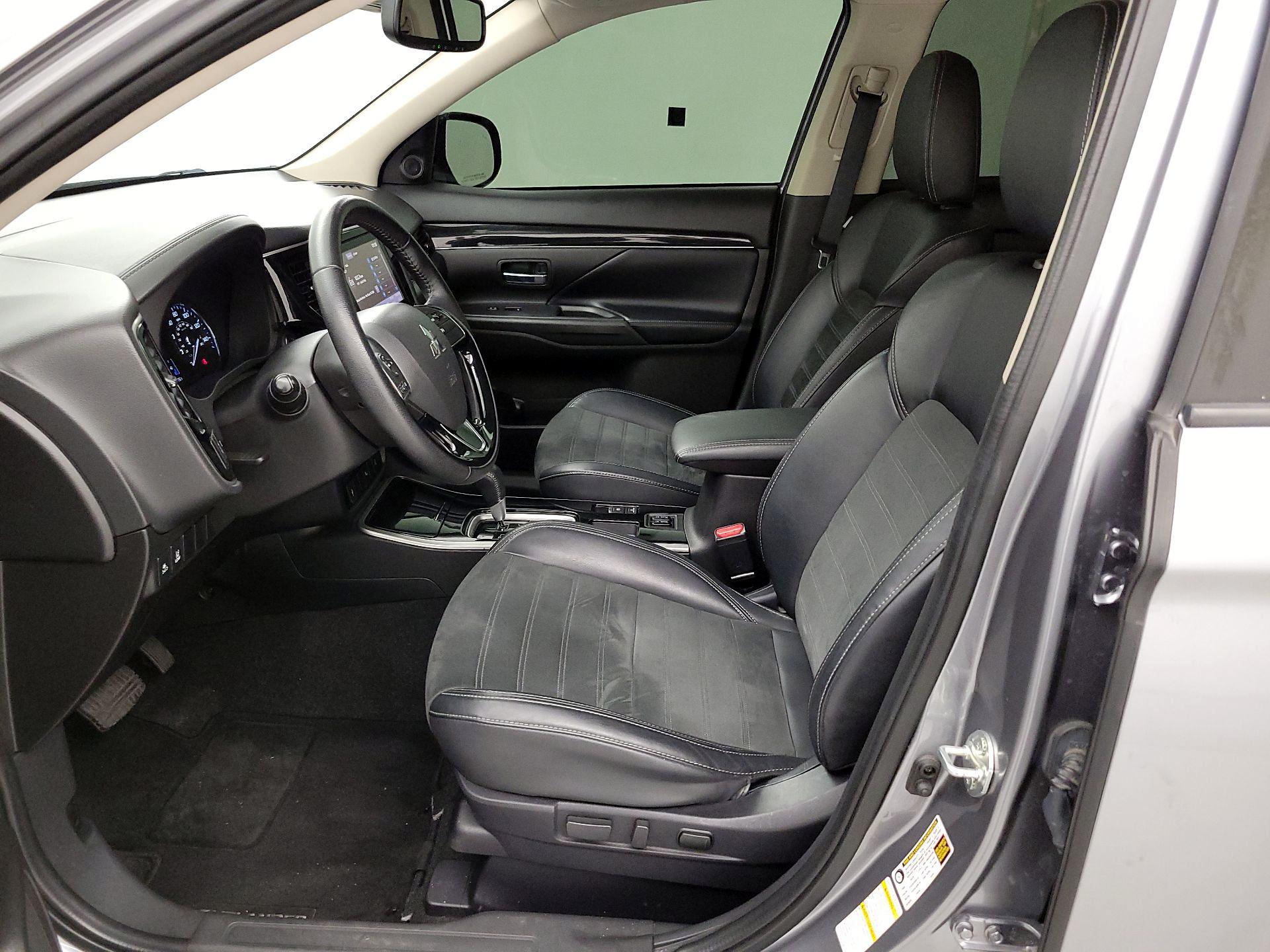 Thumbnail: 2020 Mitsubishi Outlander - 11