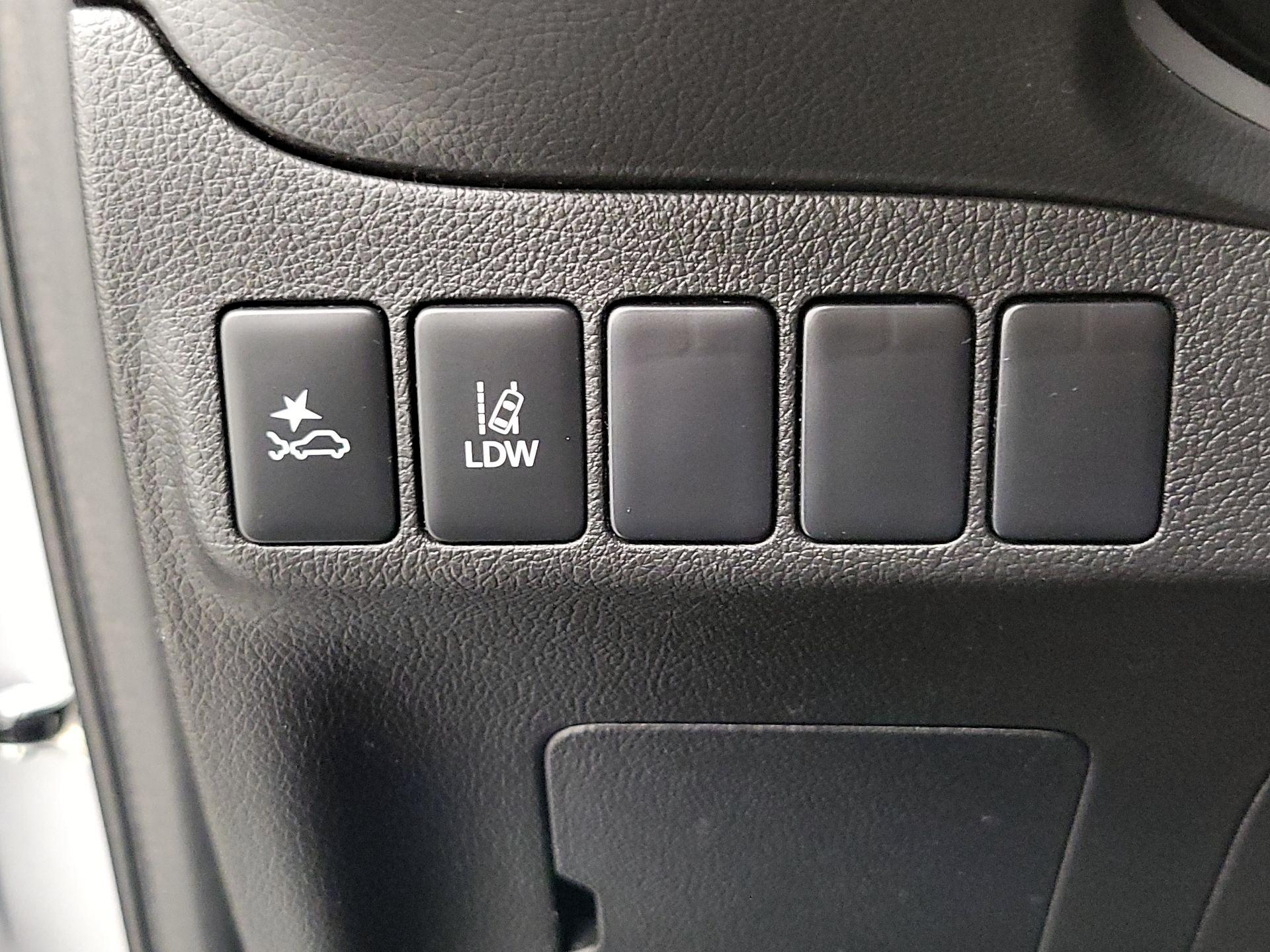 Thumbnail: 2020 Mitsubishi Outlander - 13
