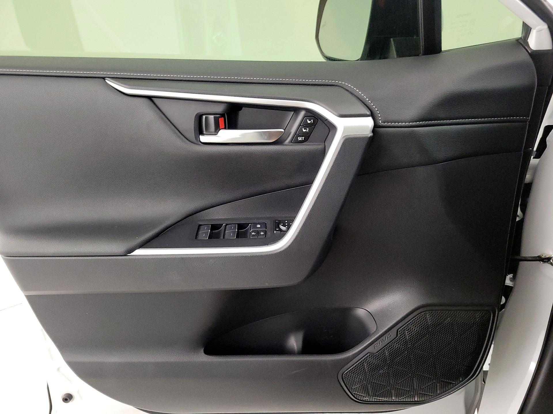 Thumbnail: 2023 Toyota RAV4 - 12