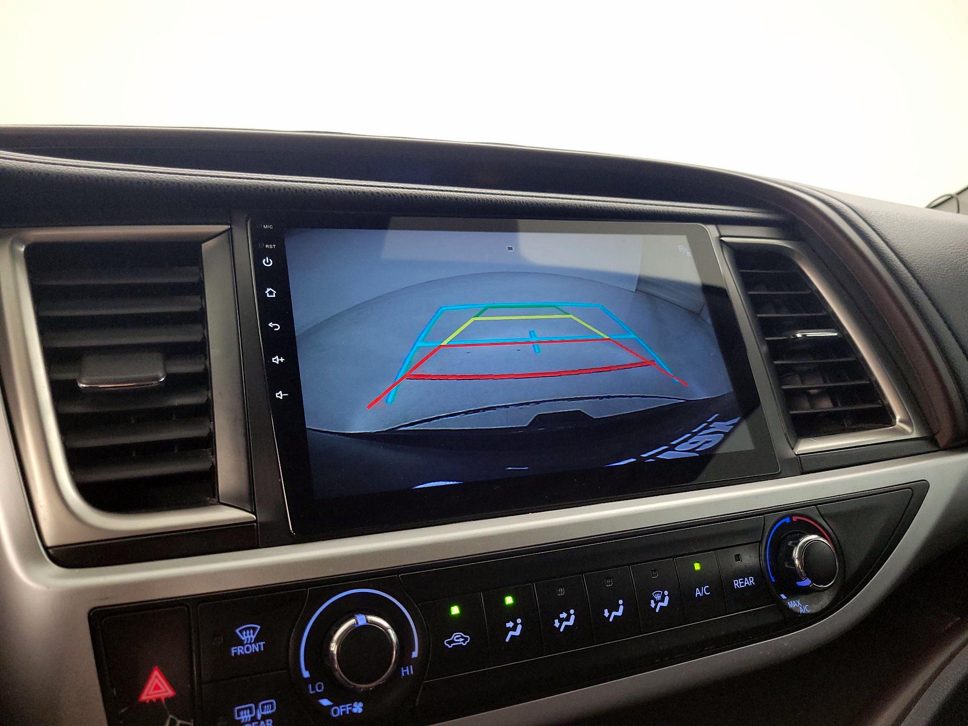 Thumbnail: 2018 Toyota Highlander - 14