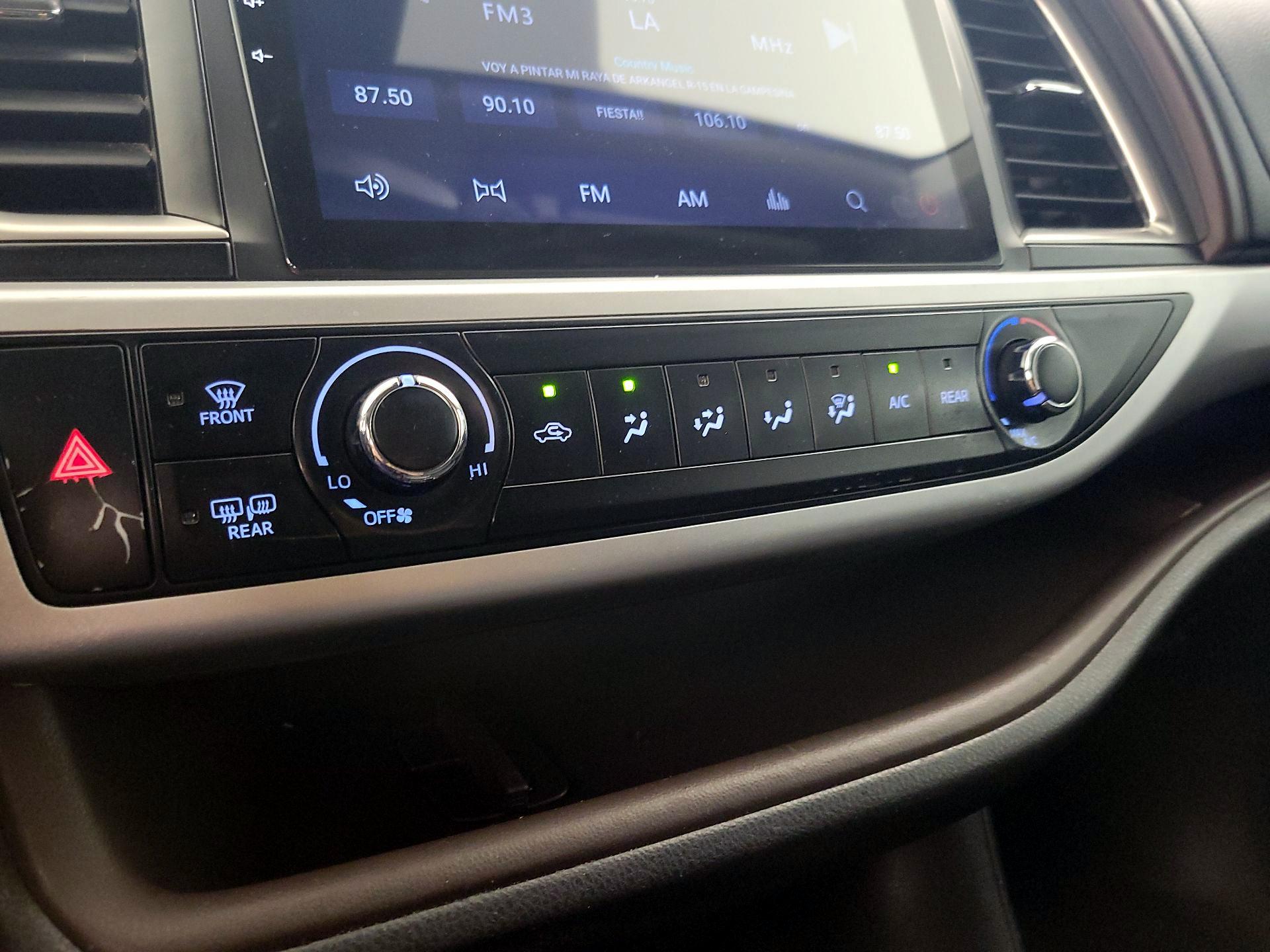 Thumbnail: 2018 Toyota Highlander - 16