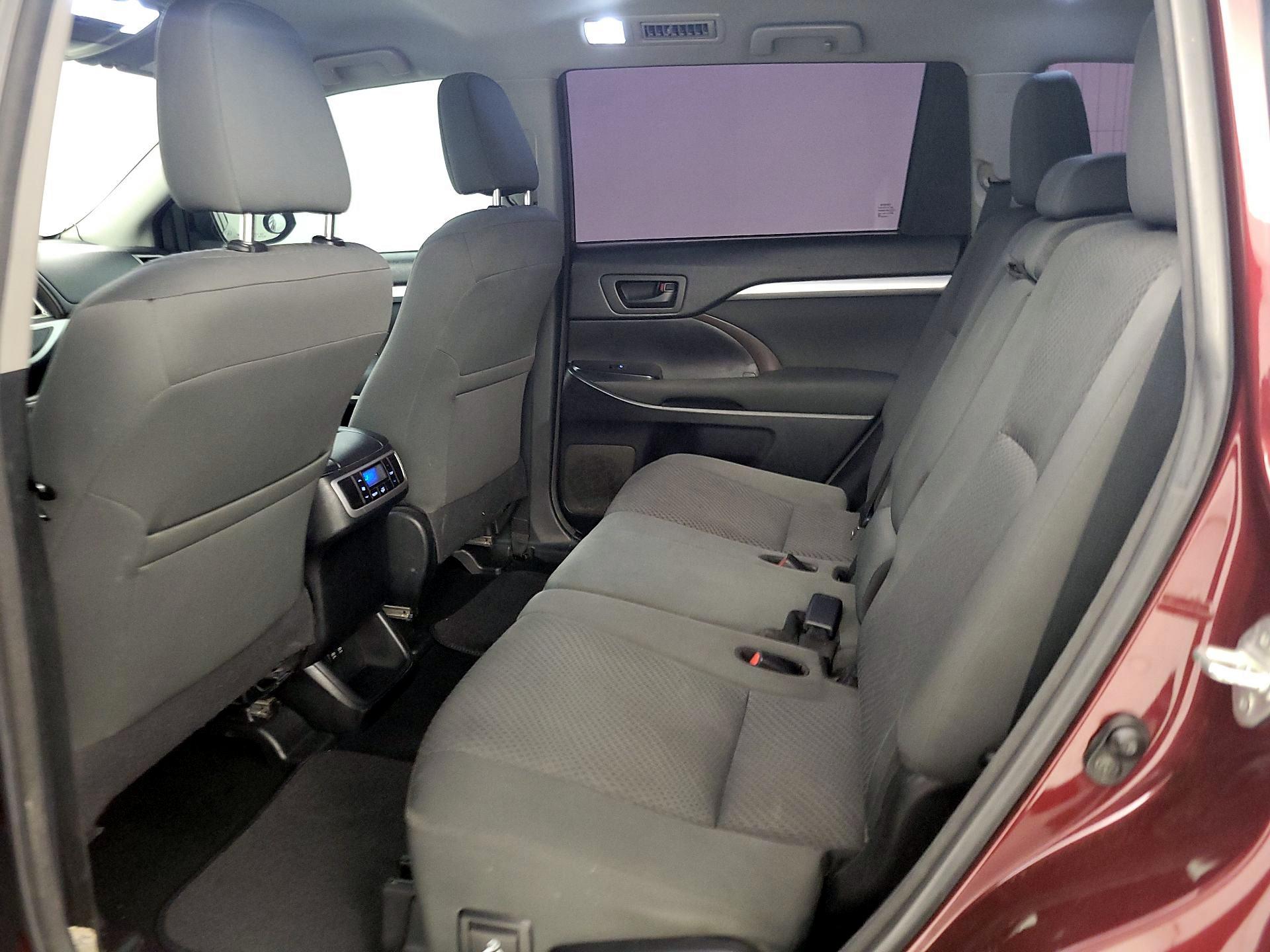 Thumbnail: 2018 Toyota Highlander - 18
