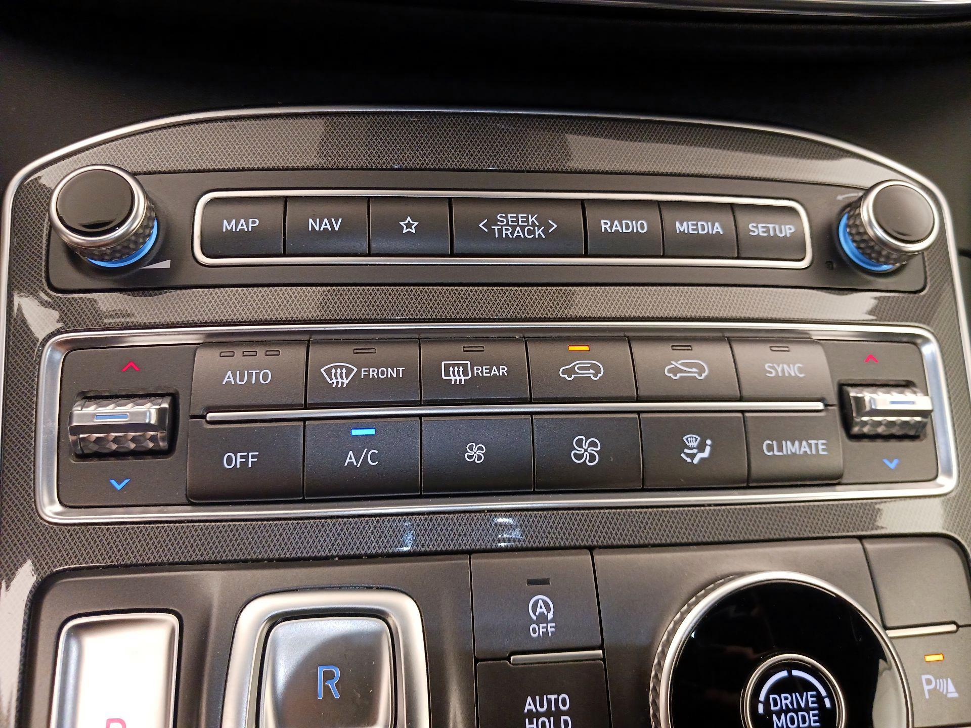 Thumbnail: 2022 Hyundai Santa Fe - 17