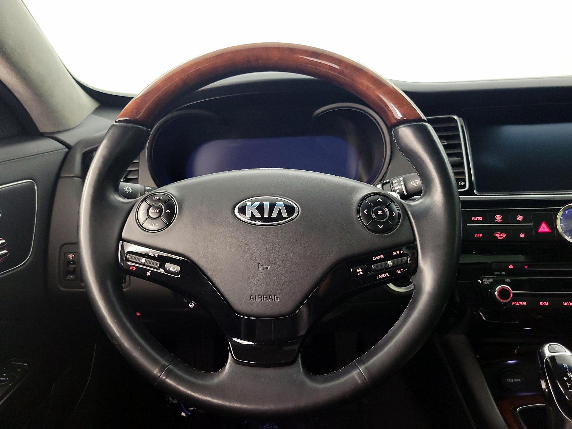 Thumbnail: 2016 Kia K900 - 10