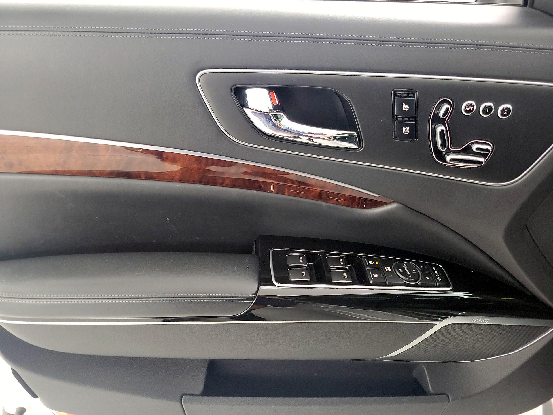 Thumbnail: 2016 Kia K900 - 12