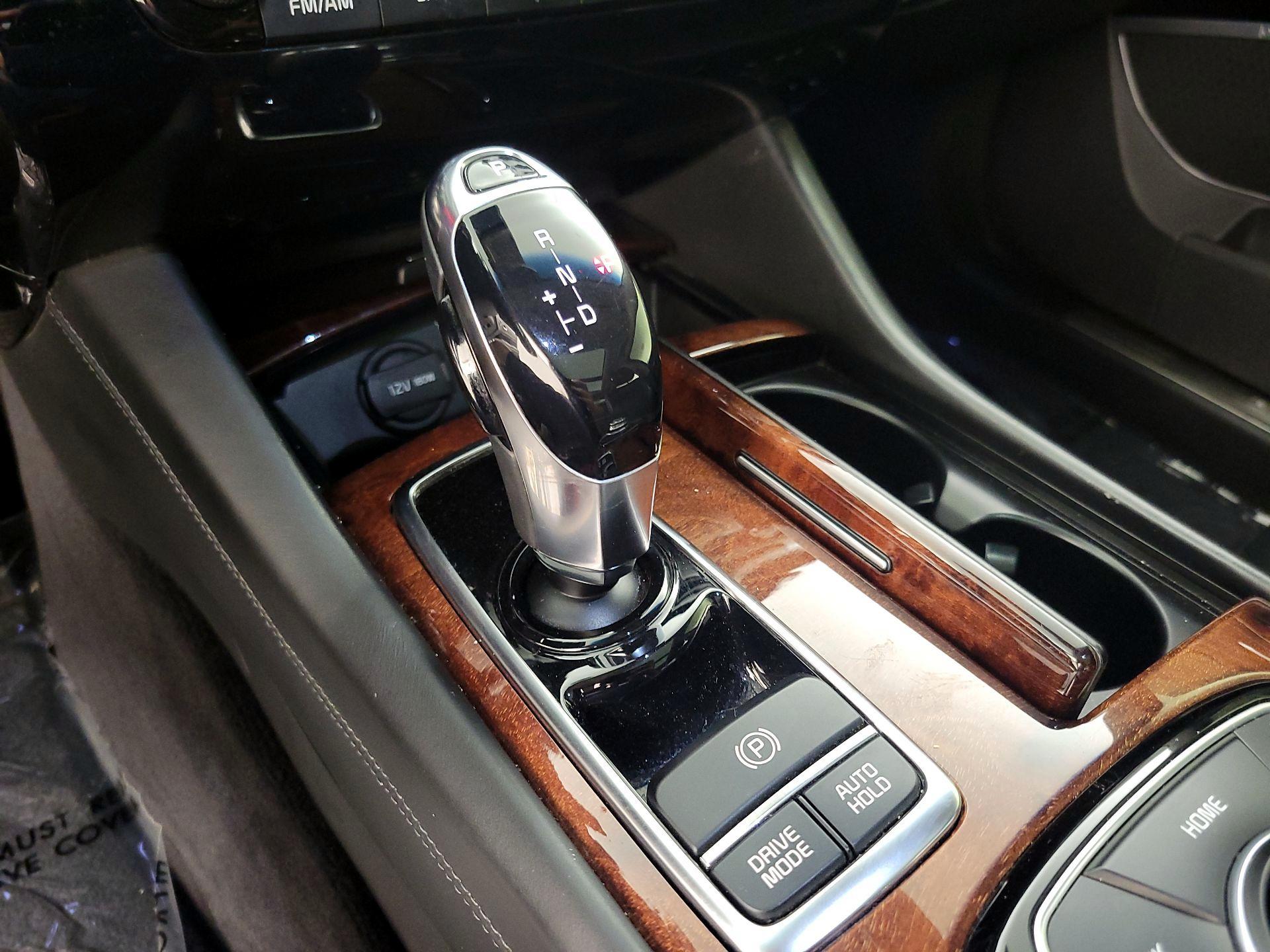 Thumbnail: 2016 Kia K900 - 18