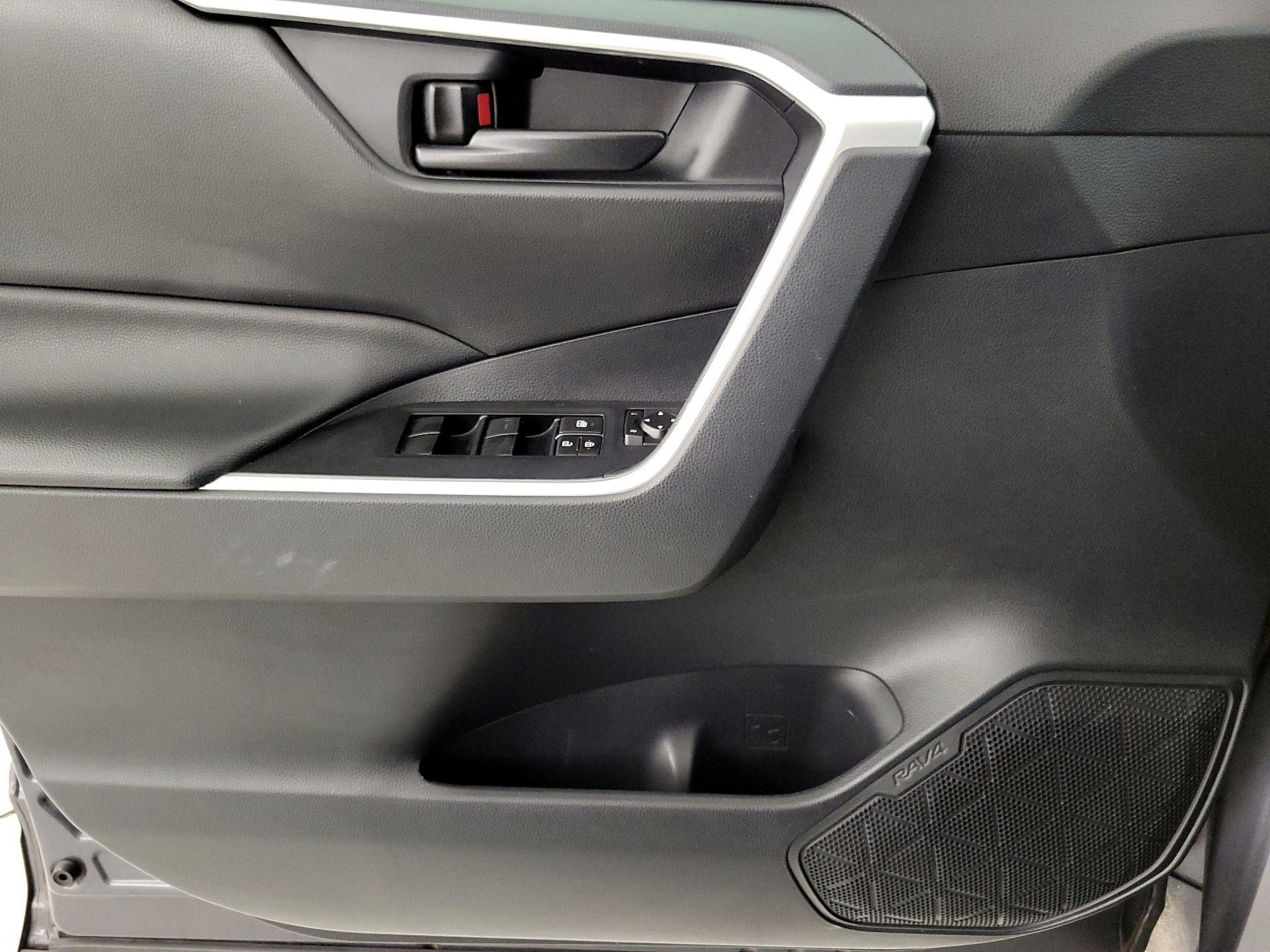Thumbnail: 2019 Toyota RAV4 - 12