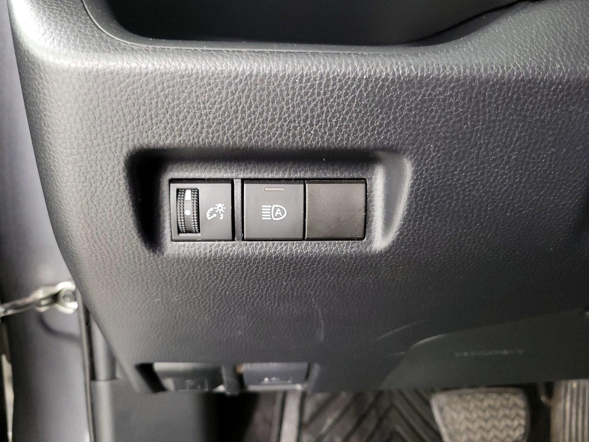 Thumbnail: 2019 Toyota RAV4 - 13