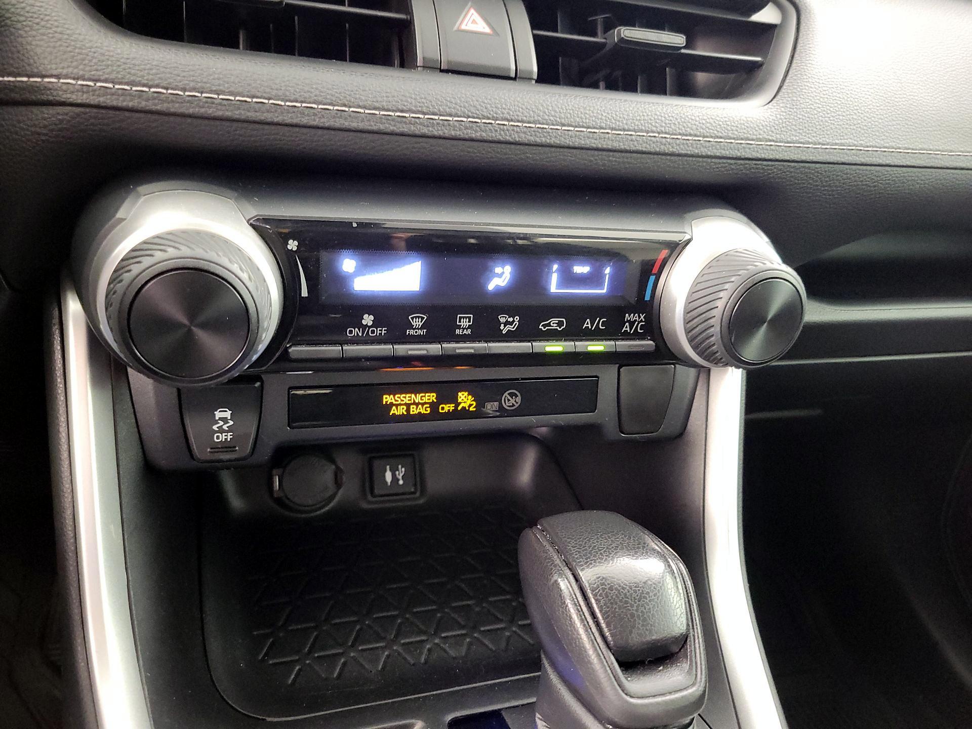 Thumbnail: 2019 Toyota RAV4 - 16