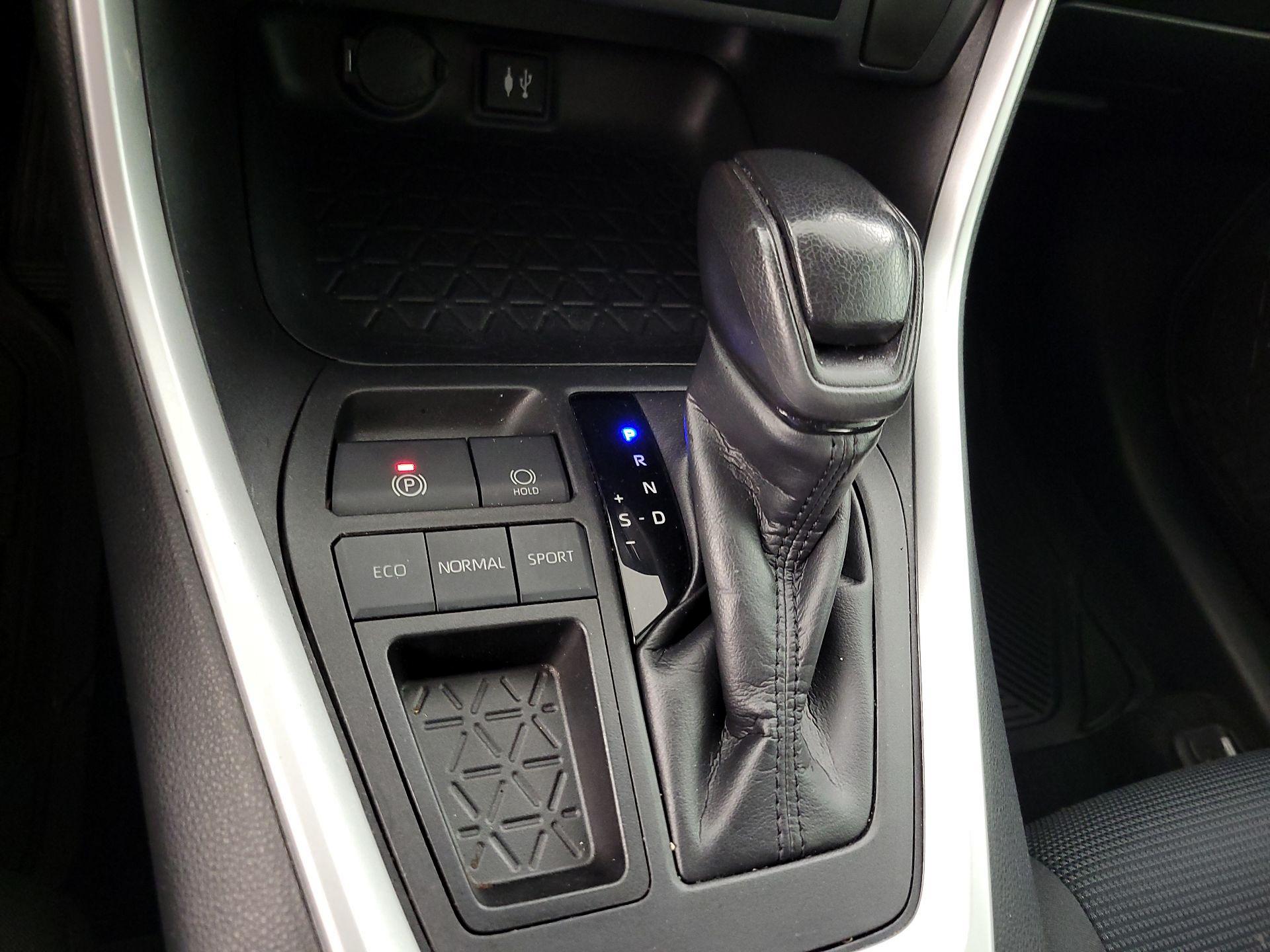 Thumbnail: 2019 Toyota RAV4 - 17