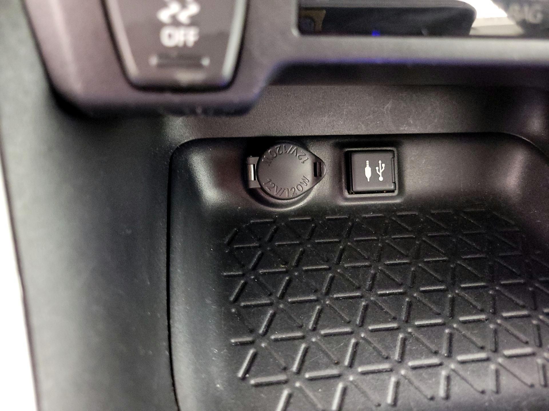 Thumbnail: 2019 Toyota RAV4 - 18
