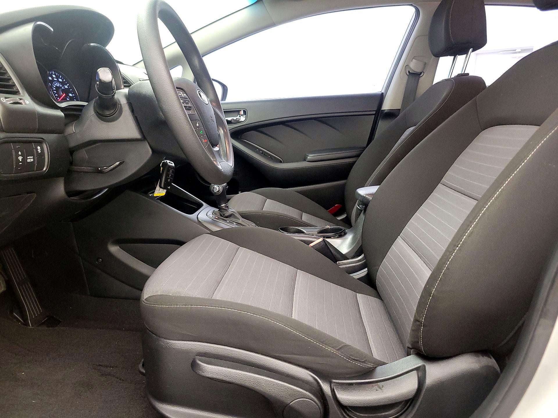Thumbnail: 2016 Kia Forte - 11