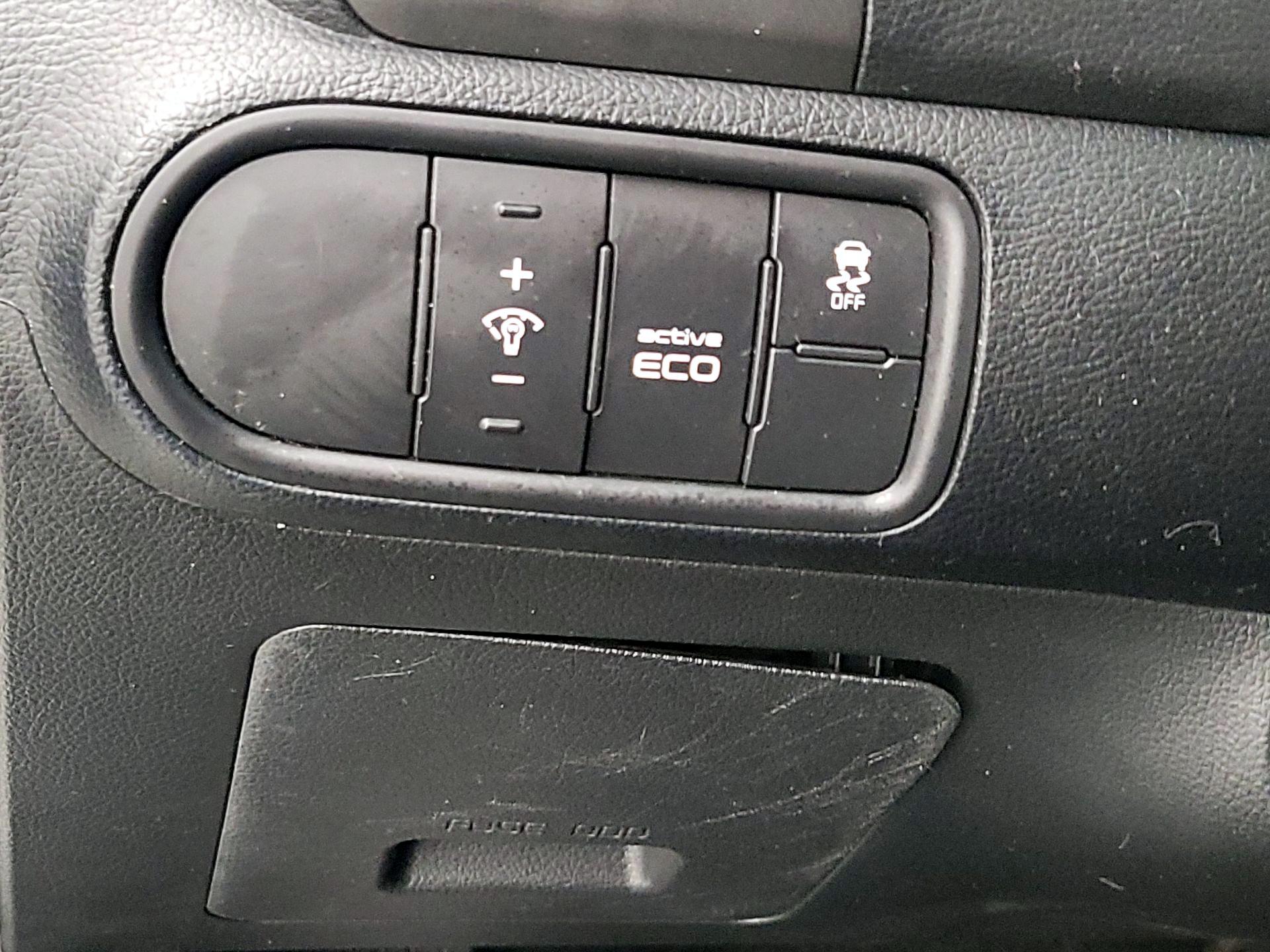 Thumbnail: 2016 Kia Forte - 13
