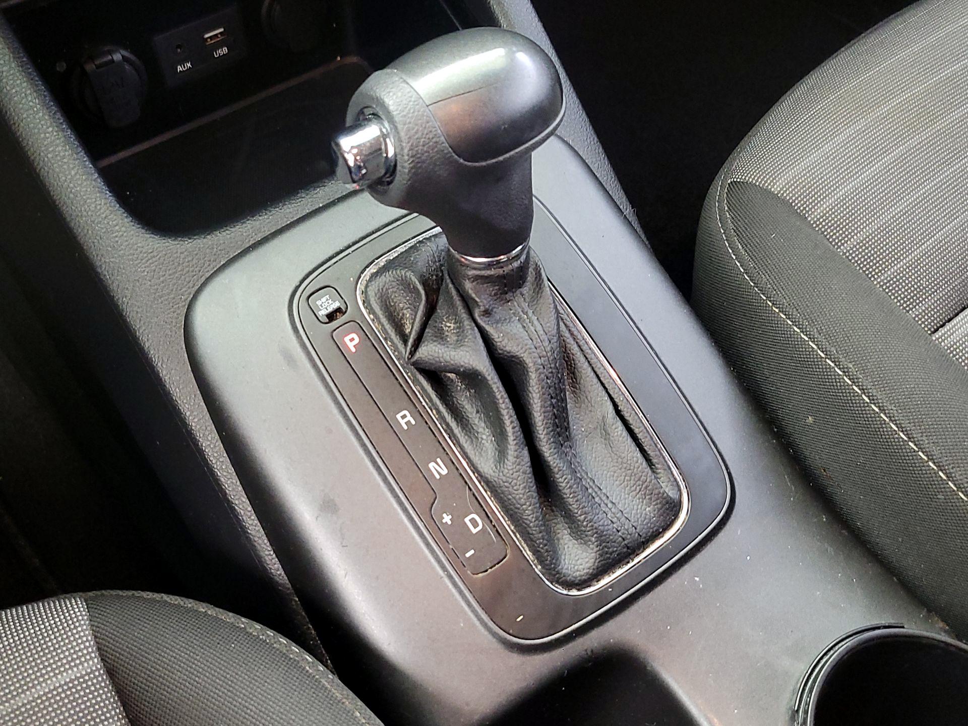 Thumbnail: 2016 Kia Forte - 16