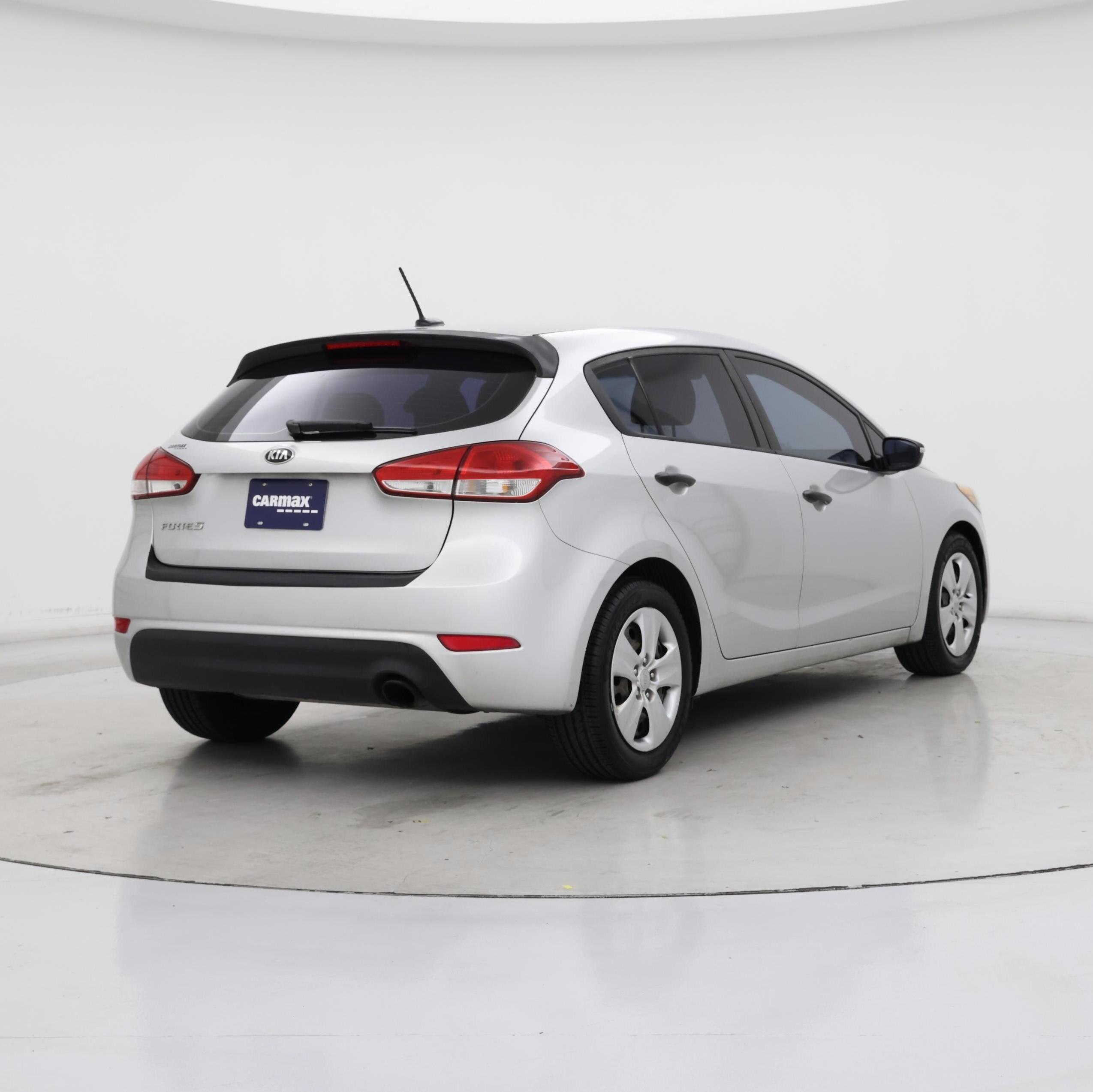 Thumbnail: 2016 Kia Forte - 8