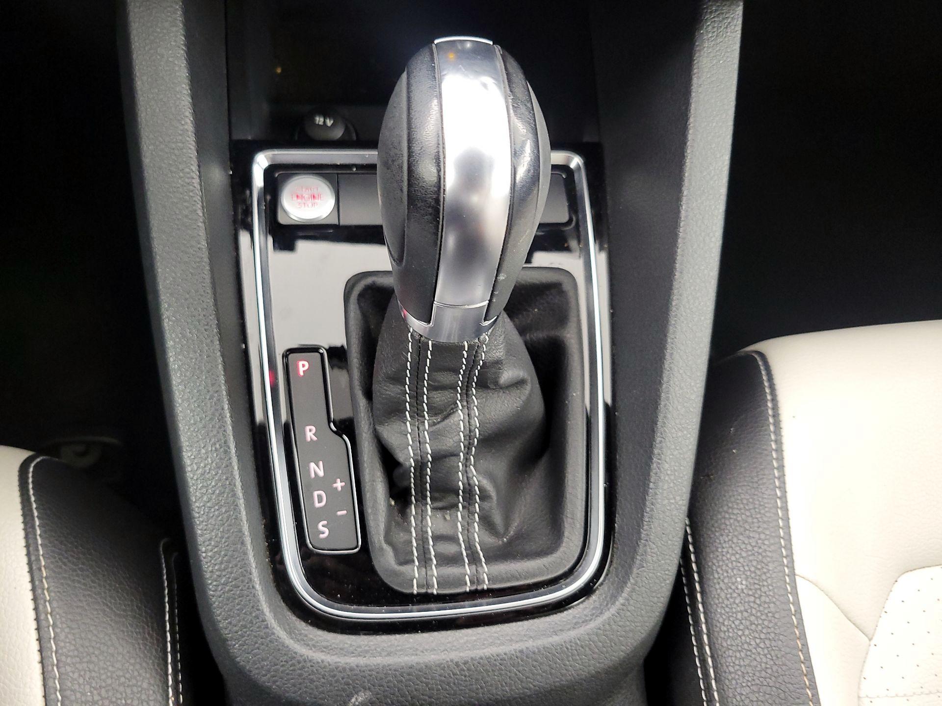 Thumbnail: 2016 Volkswagen Jetta - 18