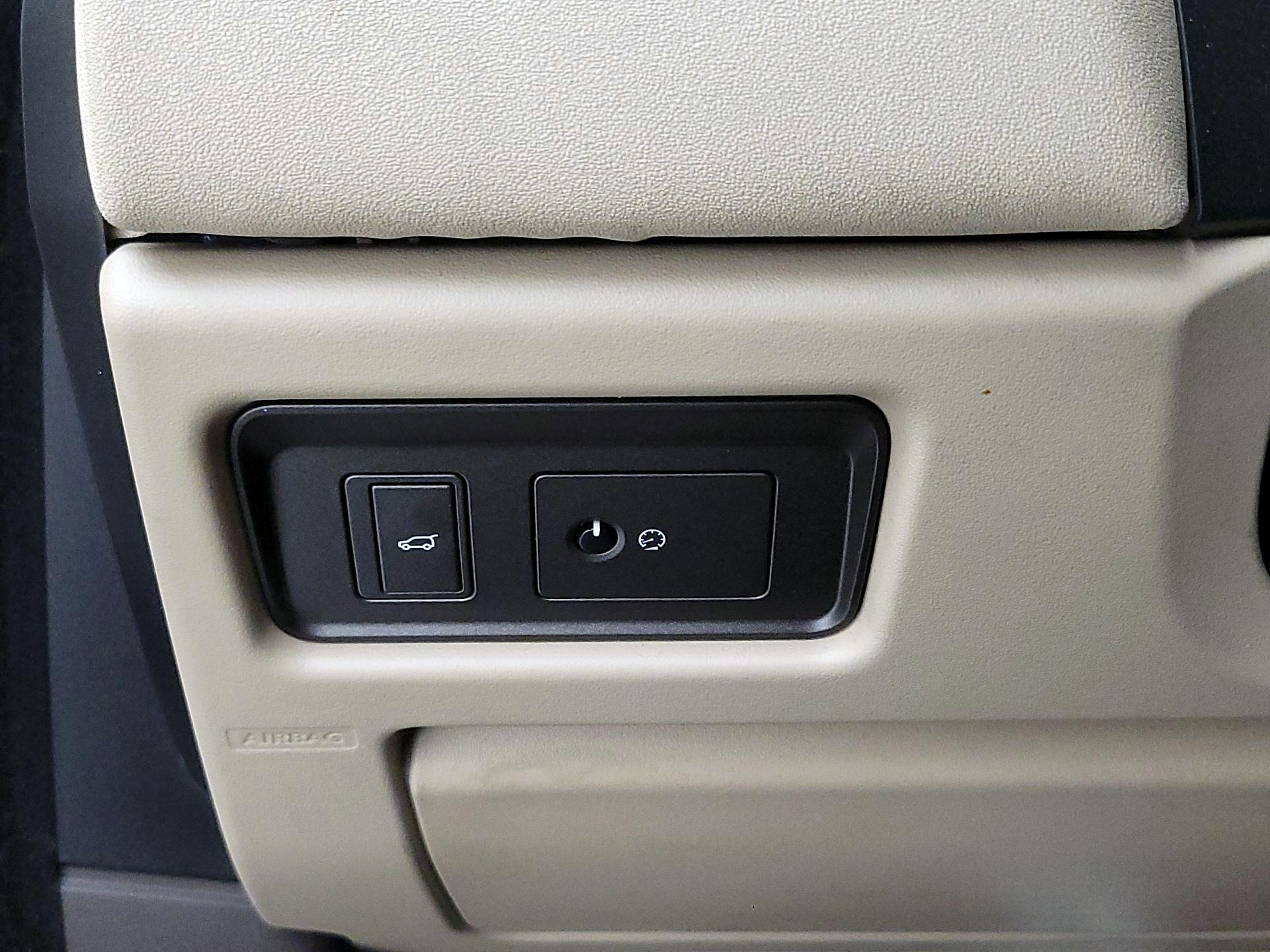 Thumbnail: 2016 Land Rover Range Rover Evoque - 13