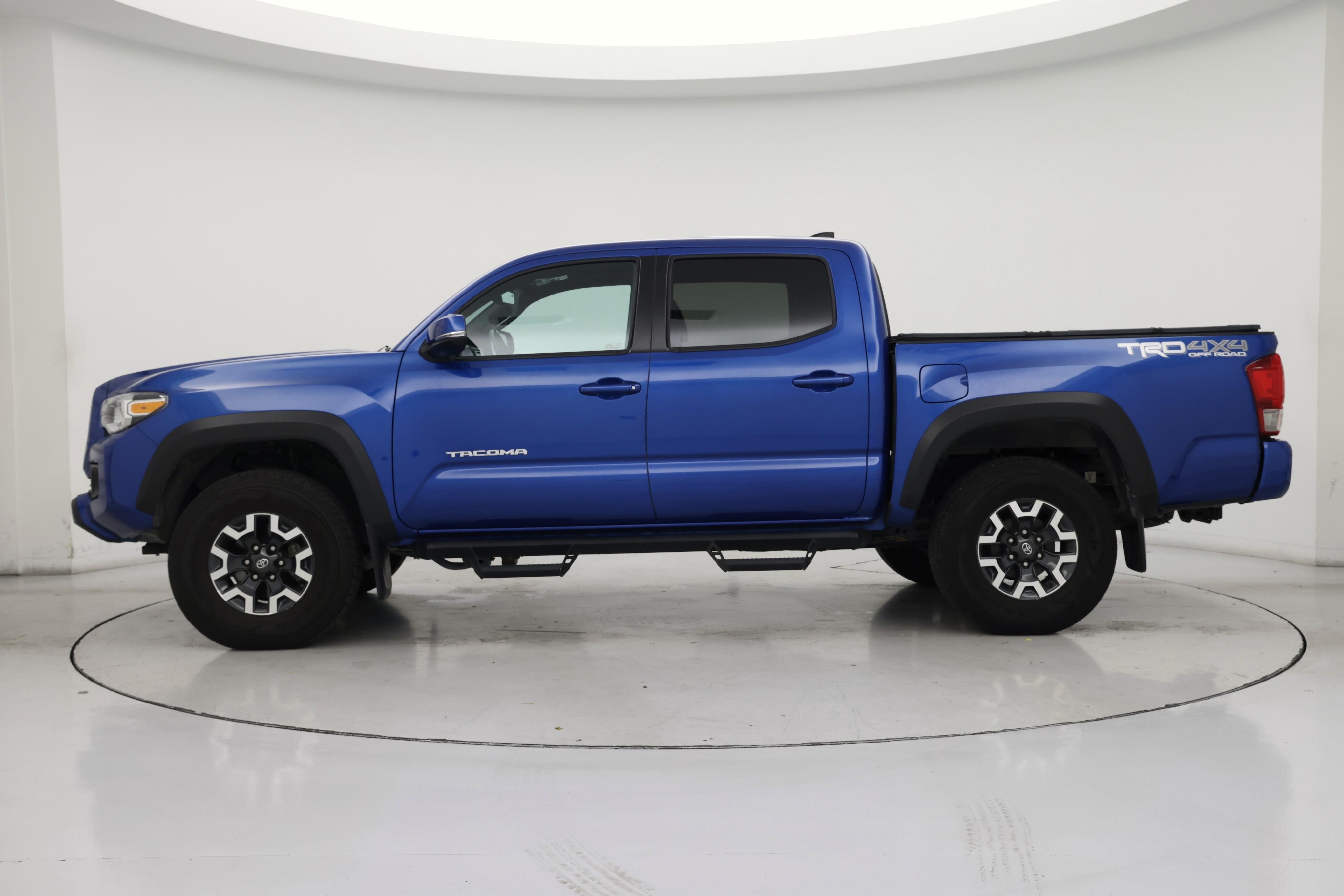 Thumbnail: 2017 Toyota Tacoma - 3