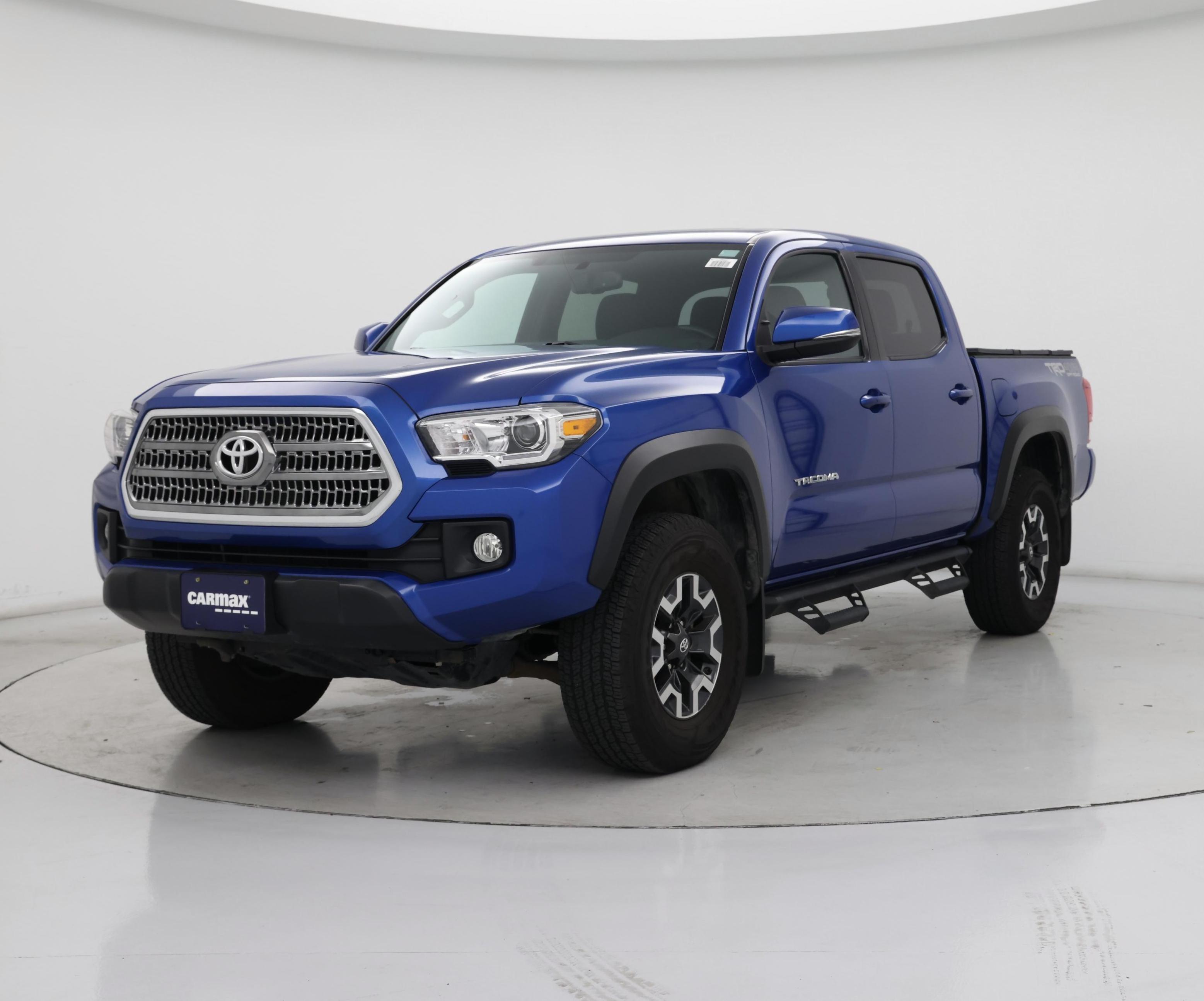 Thumbnail: 2017 Toyota Tacoma - 4