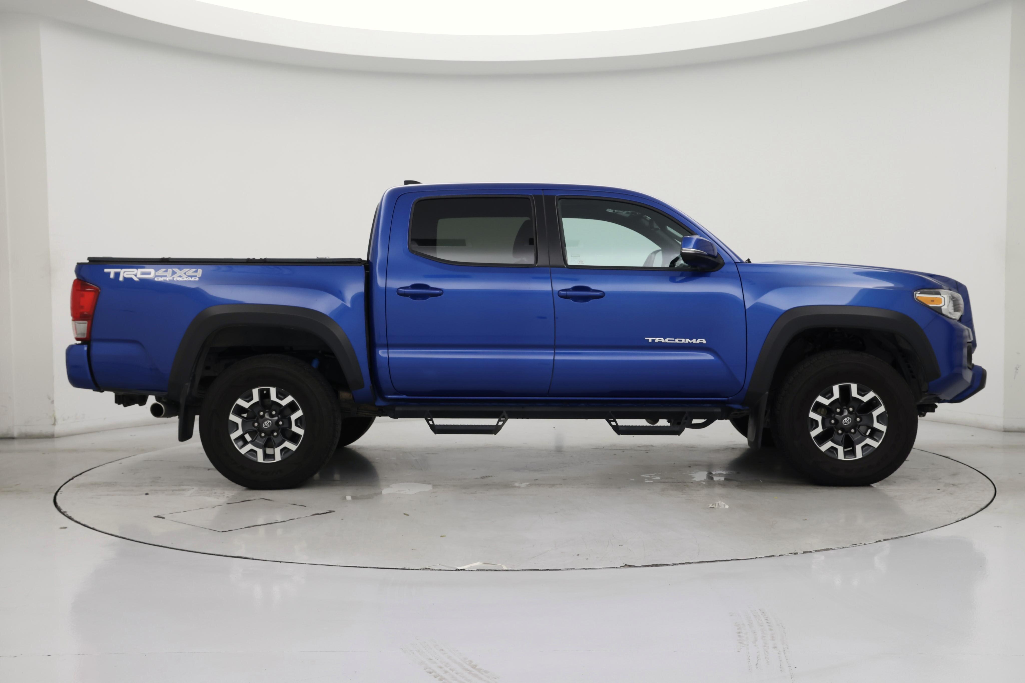 Thumbnail: 2017 Toyota Tacoma - 7