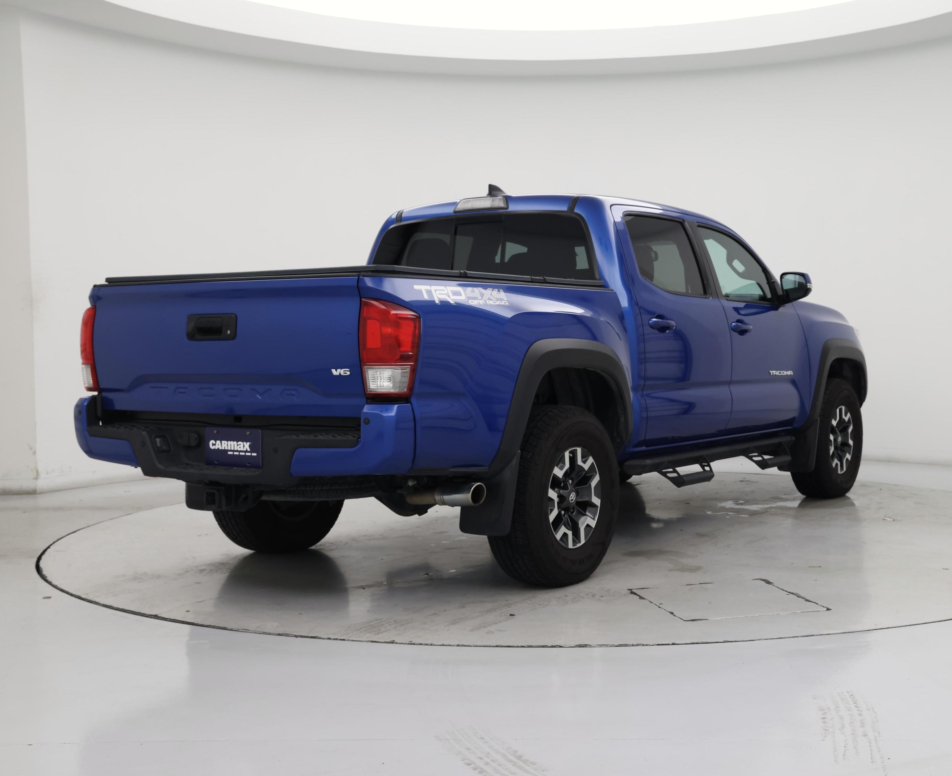 Thumbnail: 2017 Toyota Tacoma - 8