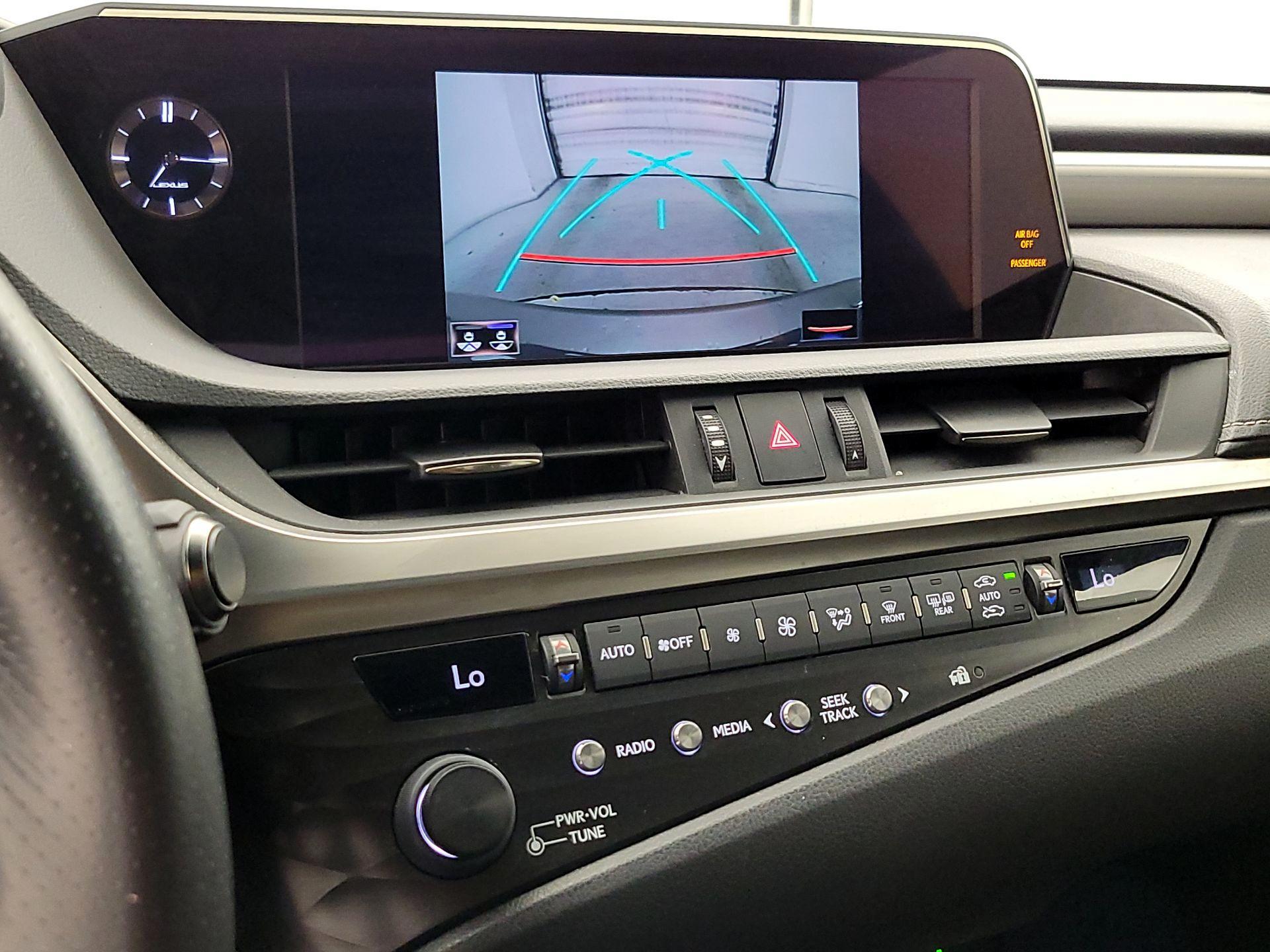 Thumbnail: 2019 Lexus ES - 15