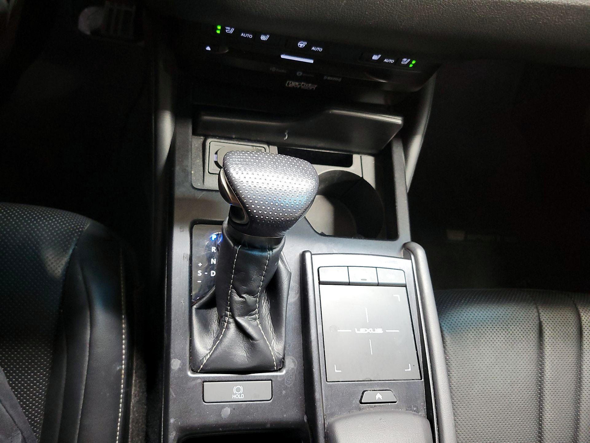 Thumbnail: 2019 Lexus ES - 18