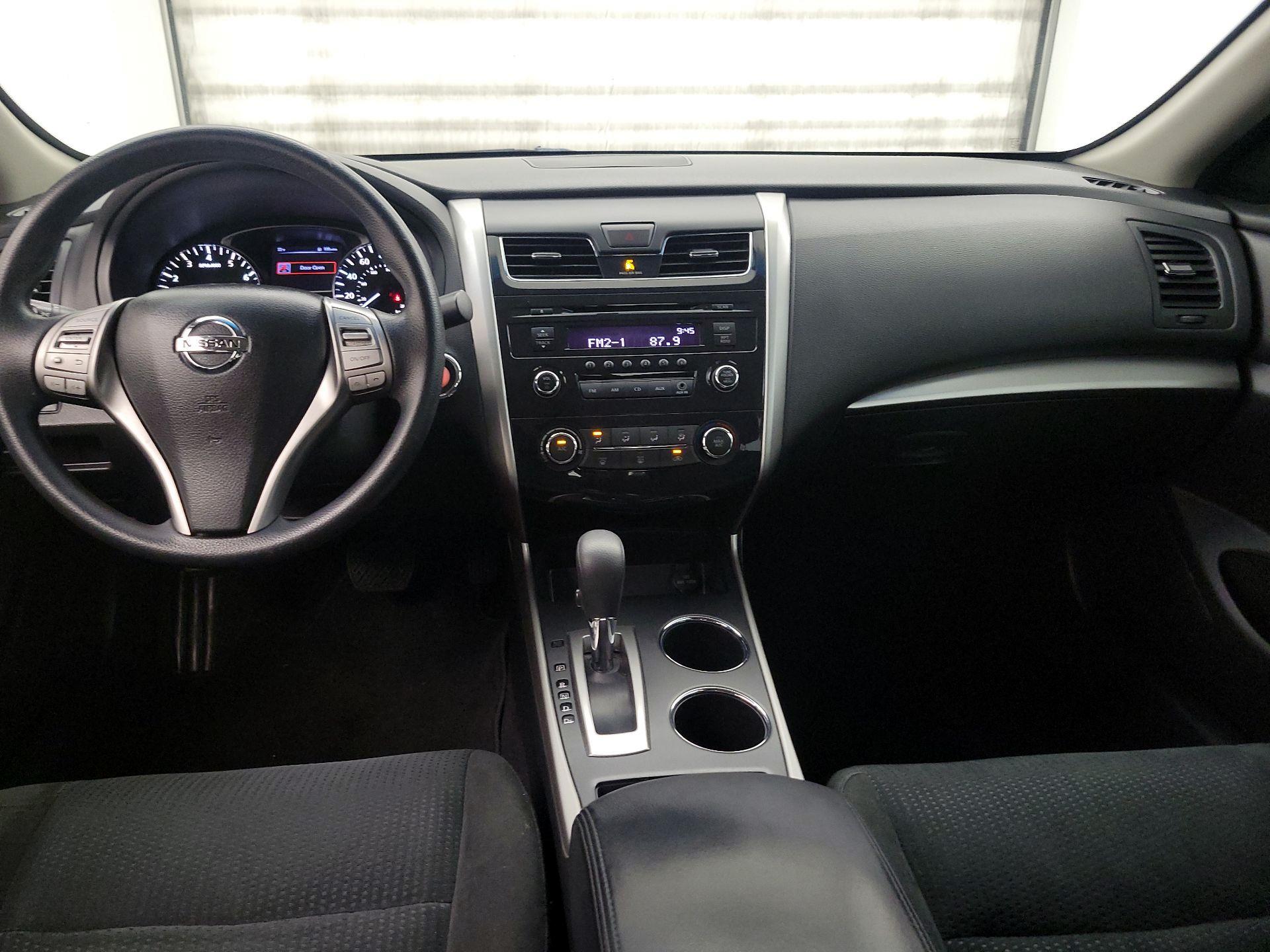 Thumbnail: 2015 Nissan Altima - 9