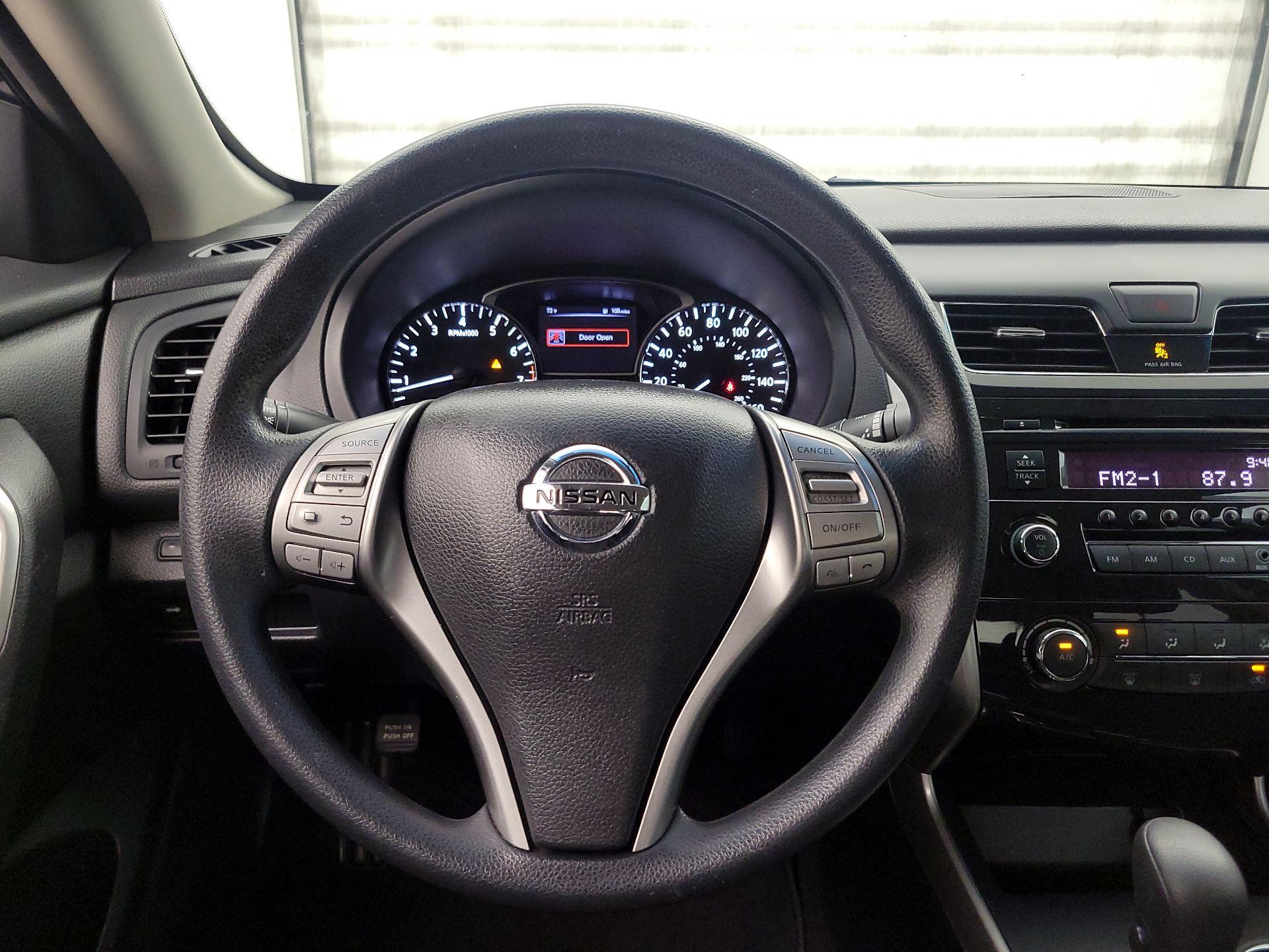 Thumbnail: 2015 Nissan Altima - 10