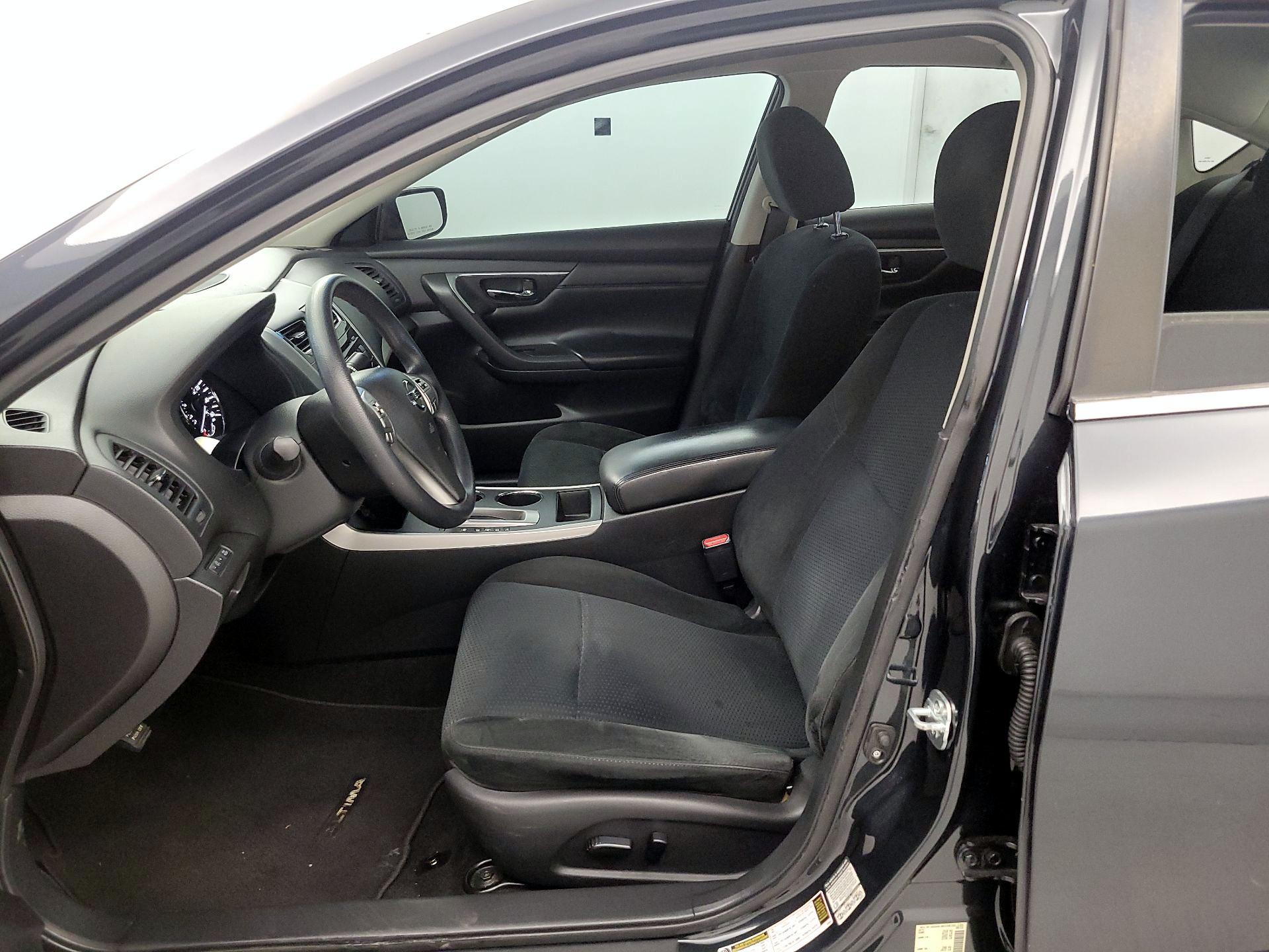 Thumbnail: 2015 Nissan Altima - 11