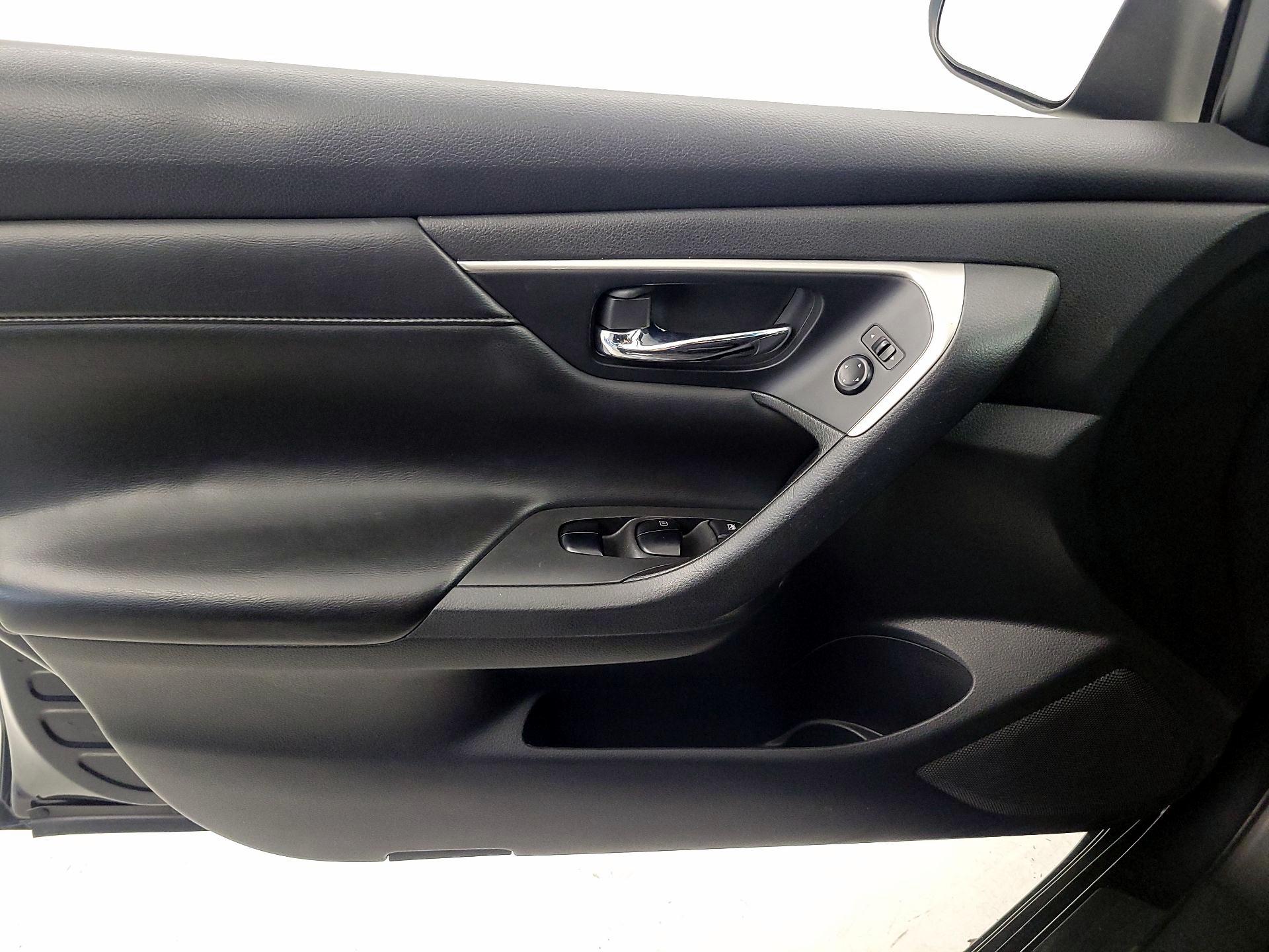 Thumbnail: 2015 Nissan Altima - 12