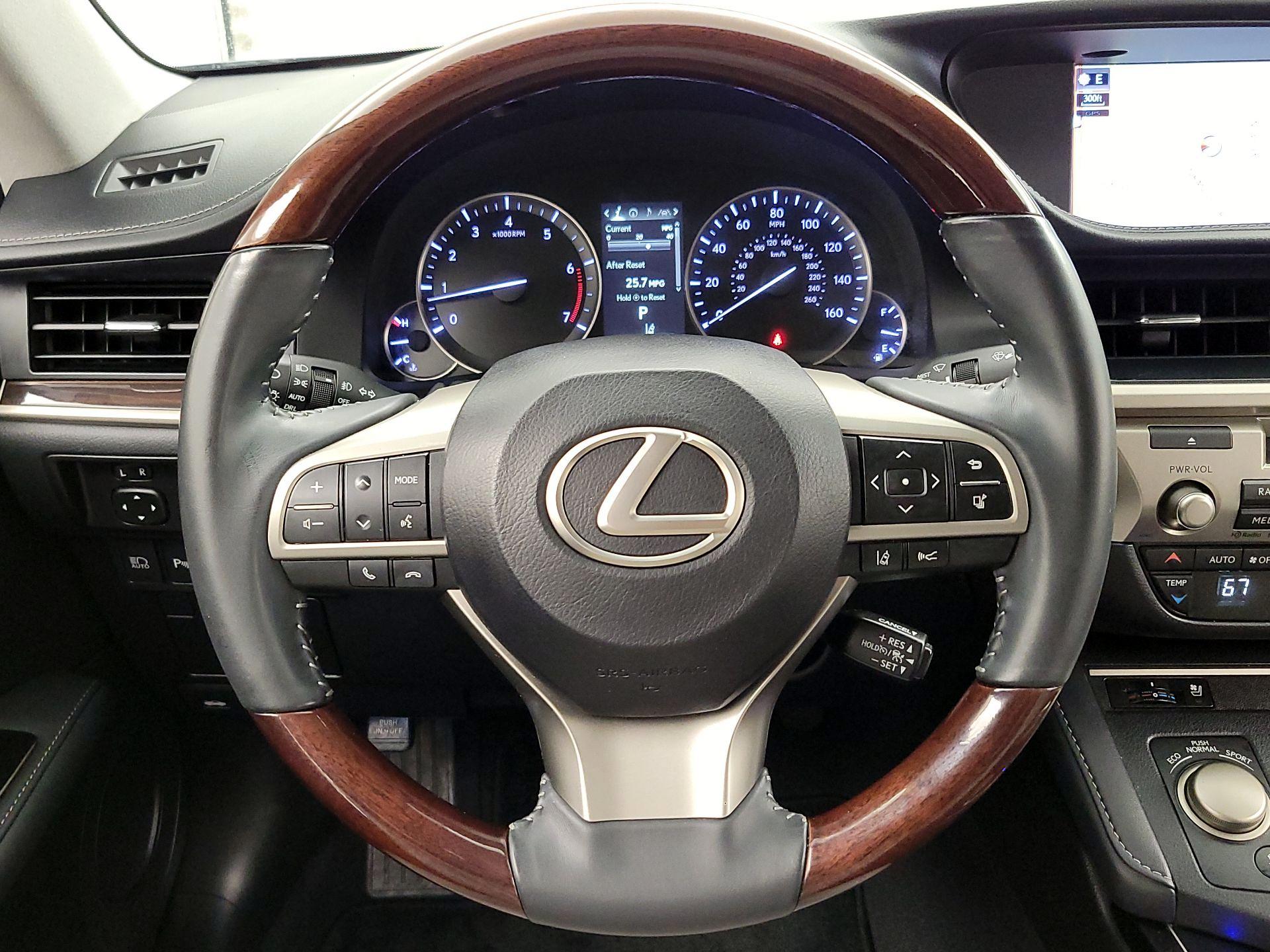 Thumbnail: 2018 Lexus ES - 10