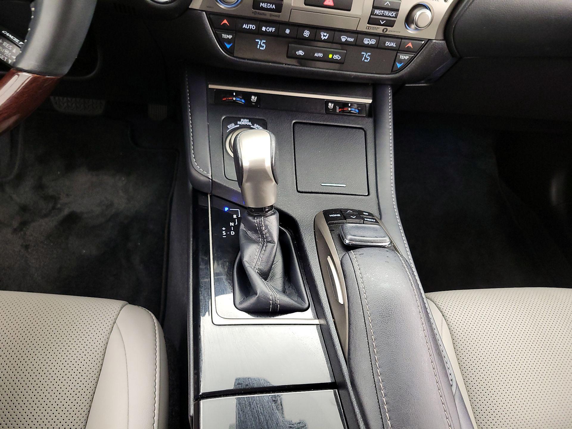 Thumbnail: 2018 Lexus ES - 18