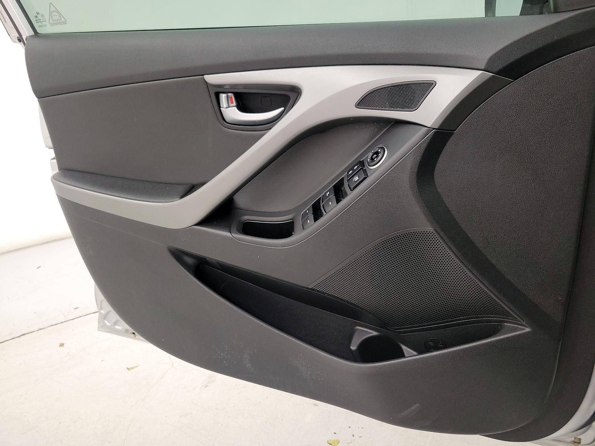 Thumbnail: 2016 Hyundai Elantra - 12