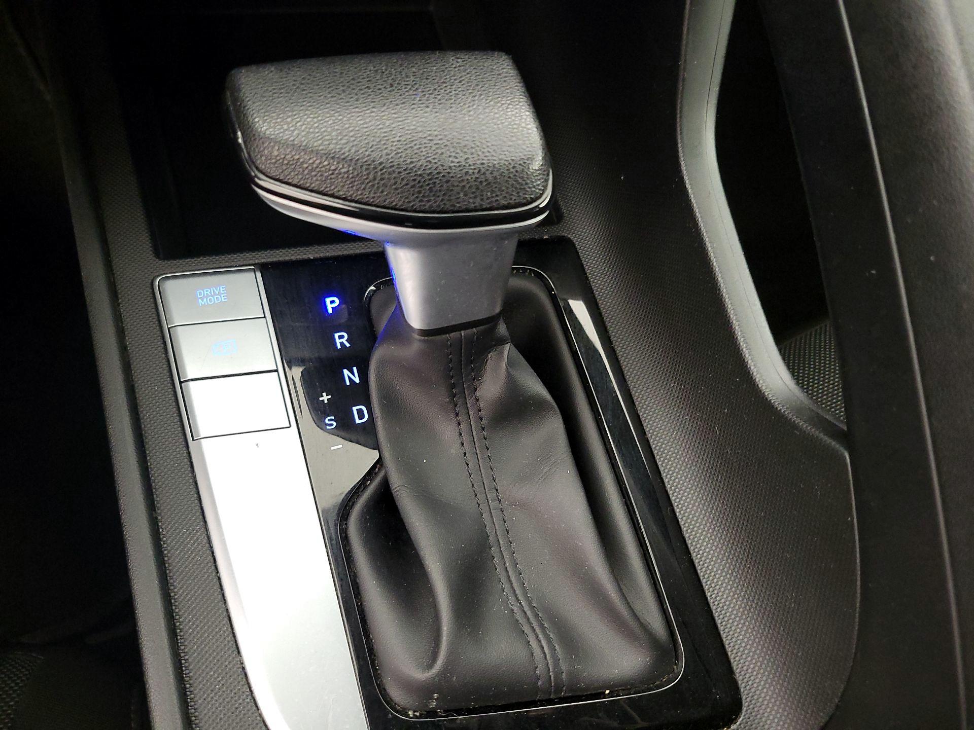 Thumbnail: 2021 Hyundai Elantra - 17