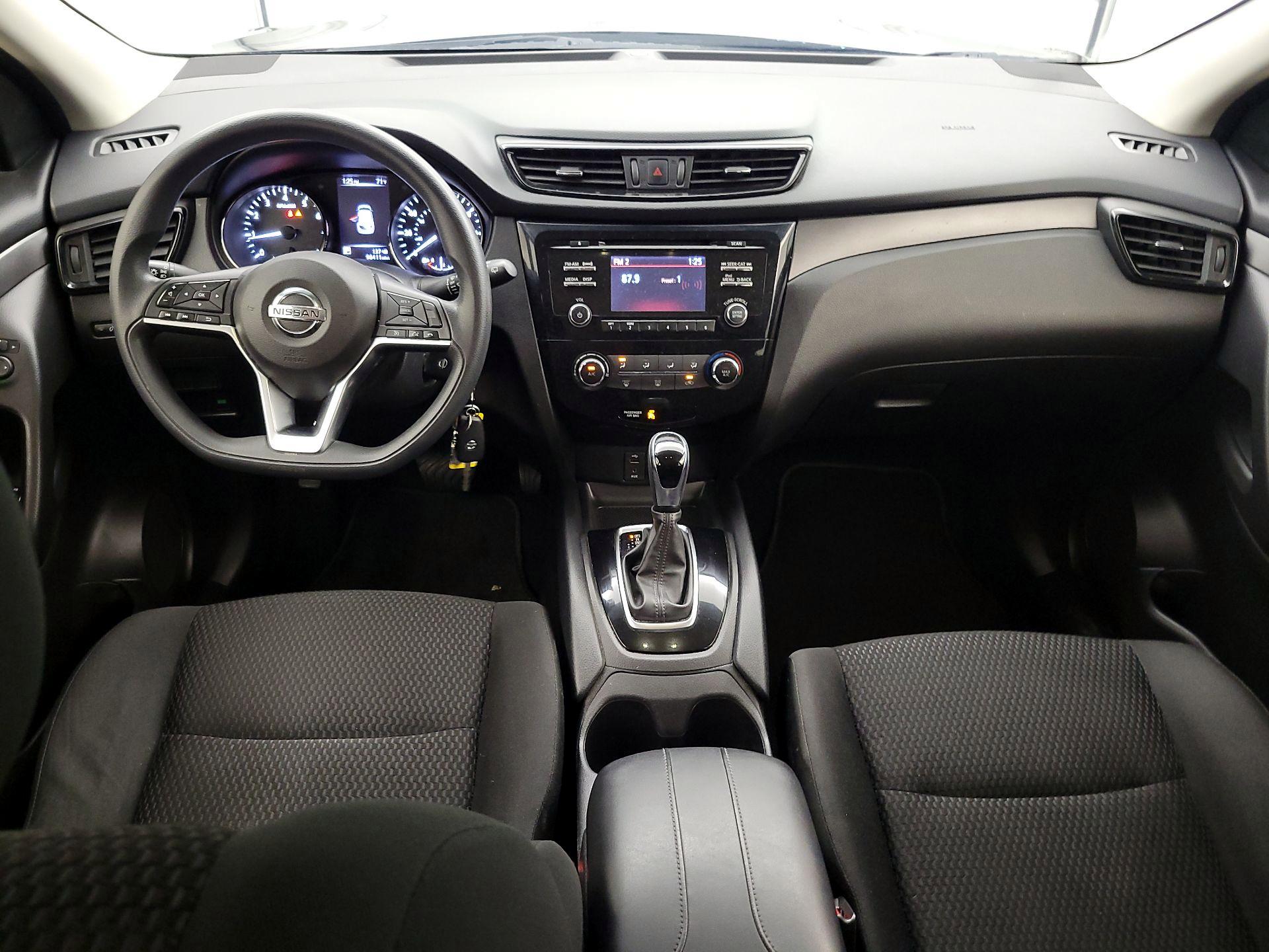 Thumbnail: 2017 Nissan Rogue Sport - 9