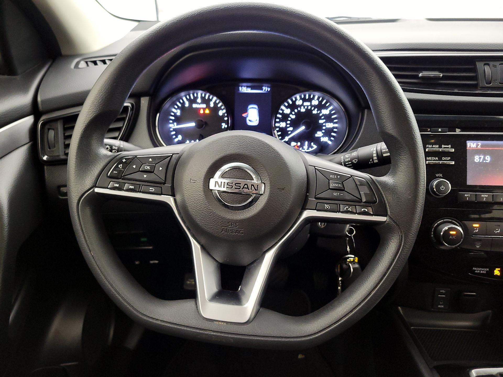 Thumbnail: 2017 Nissan Rogue Sport - 10