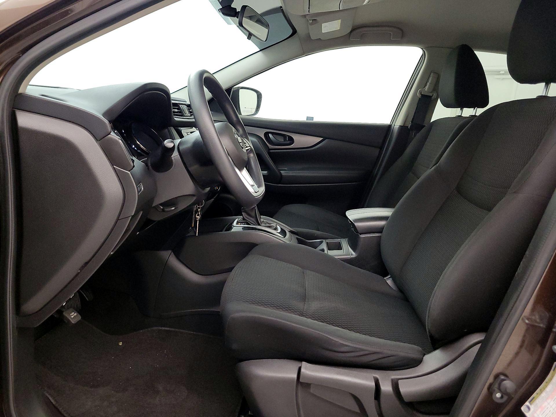 Thumbnail: 2017 Nissan Rogue Sport - 11