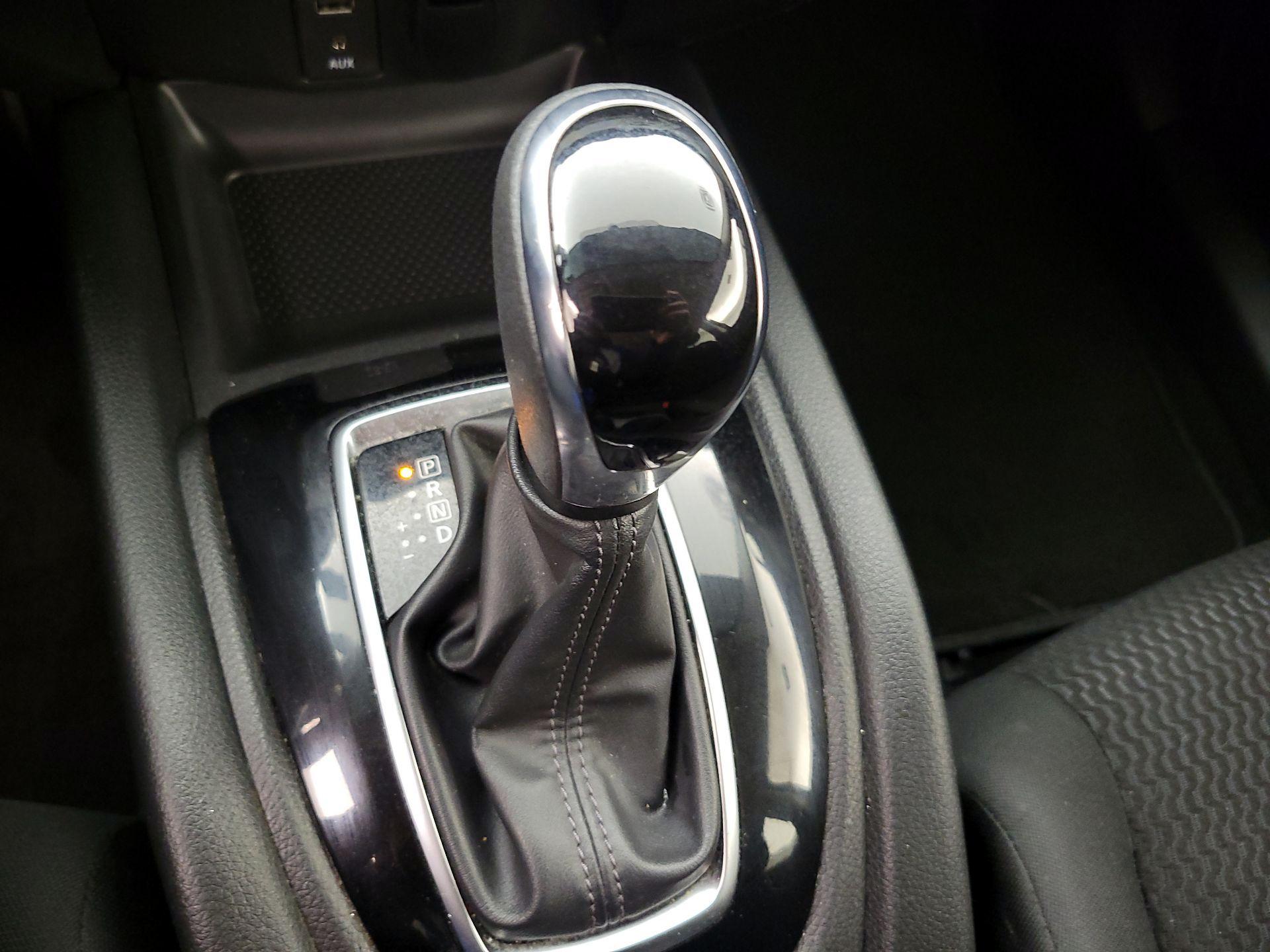 Thumbnail: 2017 Nissan Rogue Sport - 17