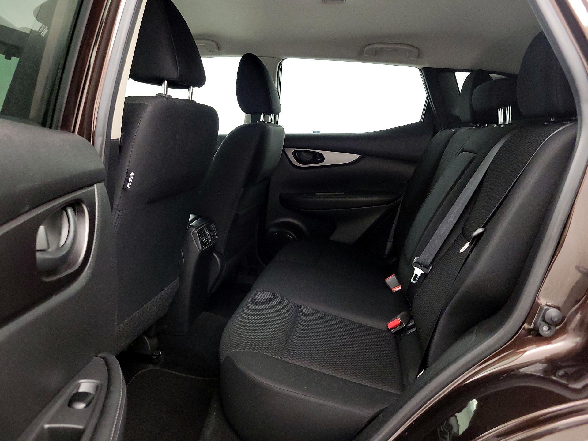 Thumbnail: 2017 Nissan Rogue Sport - 19