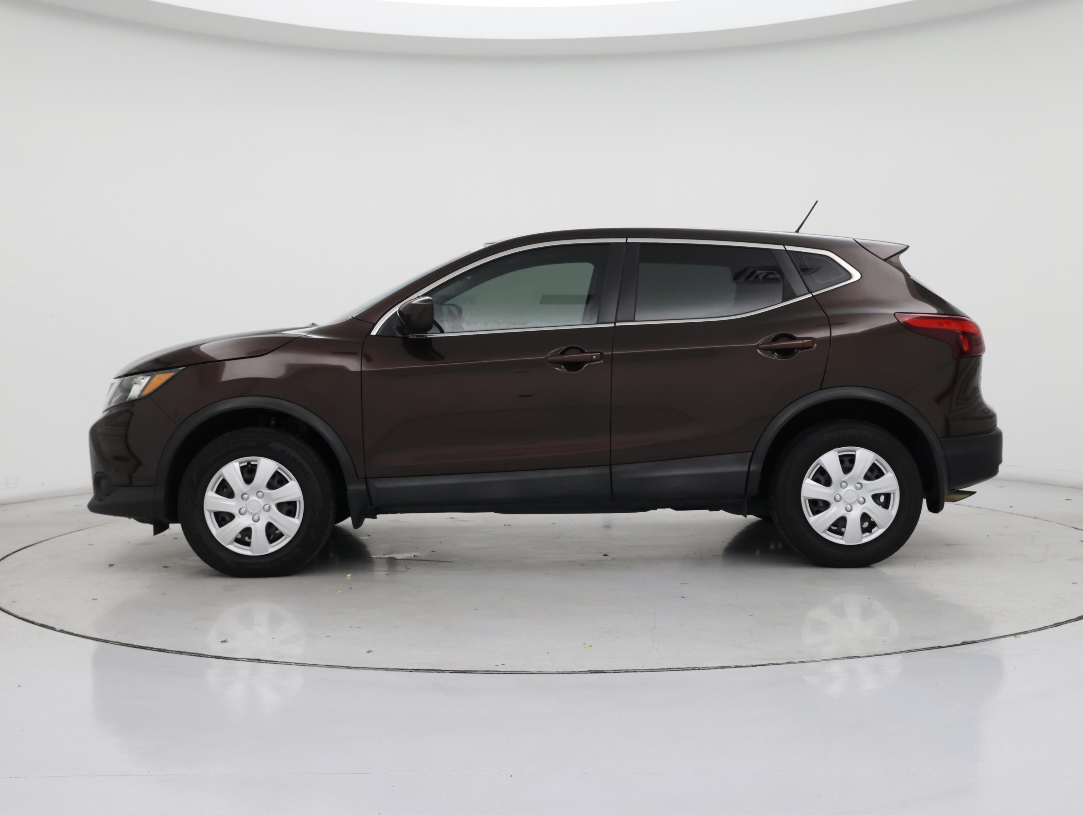 Thumbnail: 2017 Nissan Rogue Sport - 3