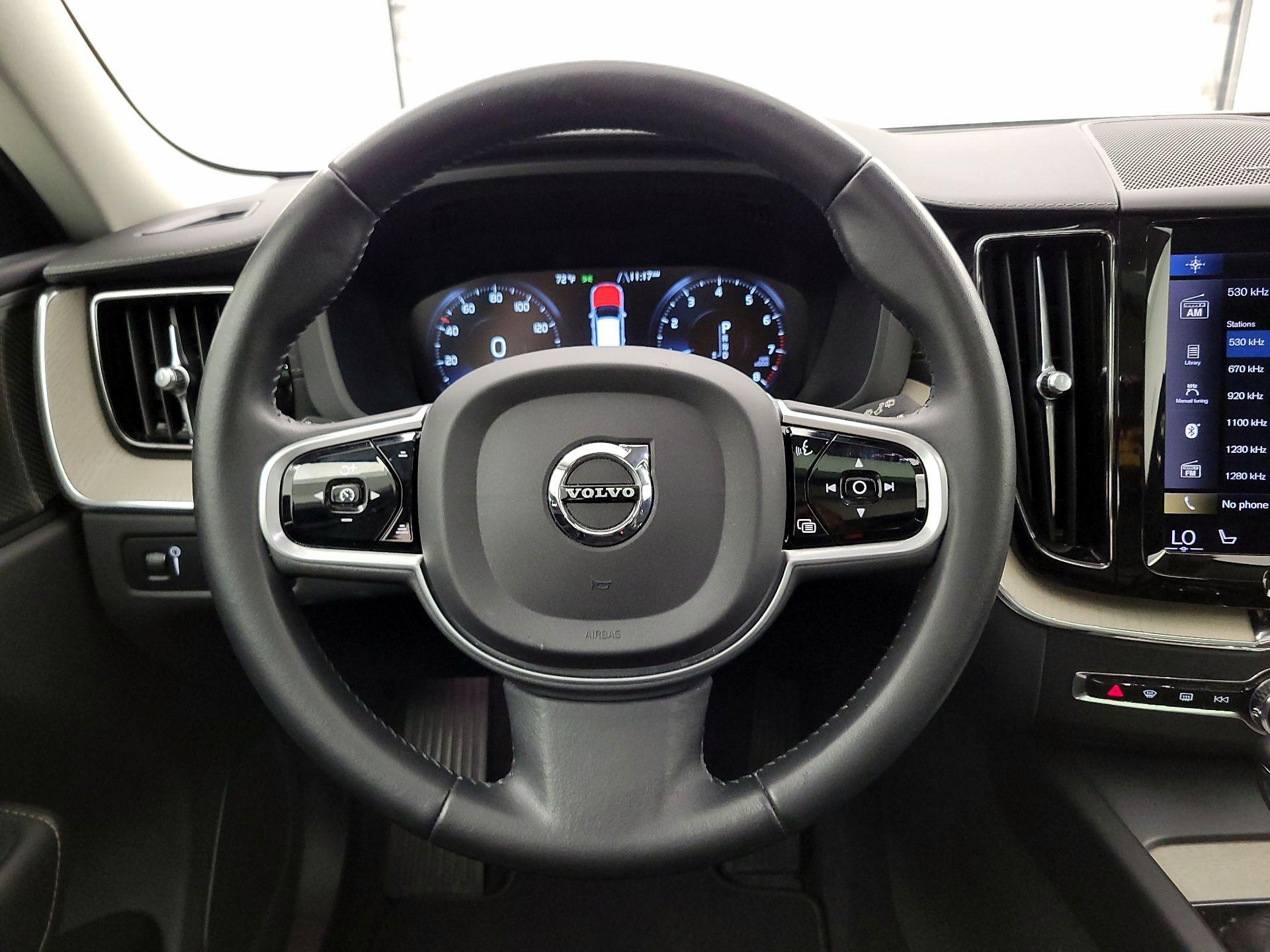 Thumbnail: 2021 Volvo XC60 - 10
