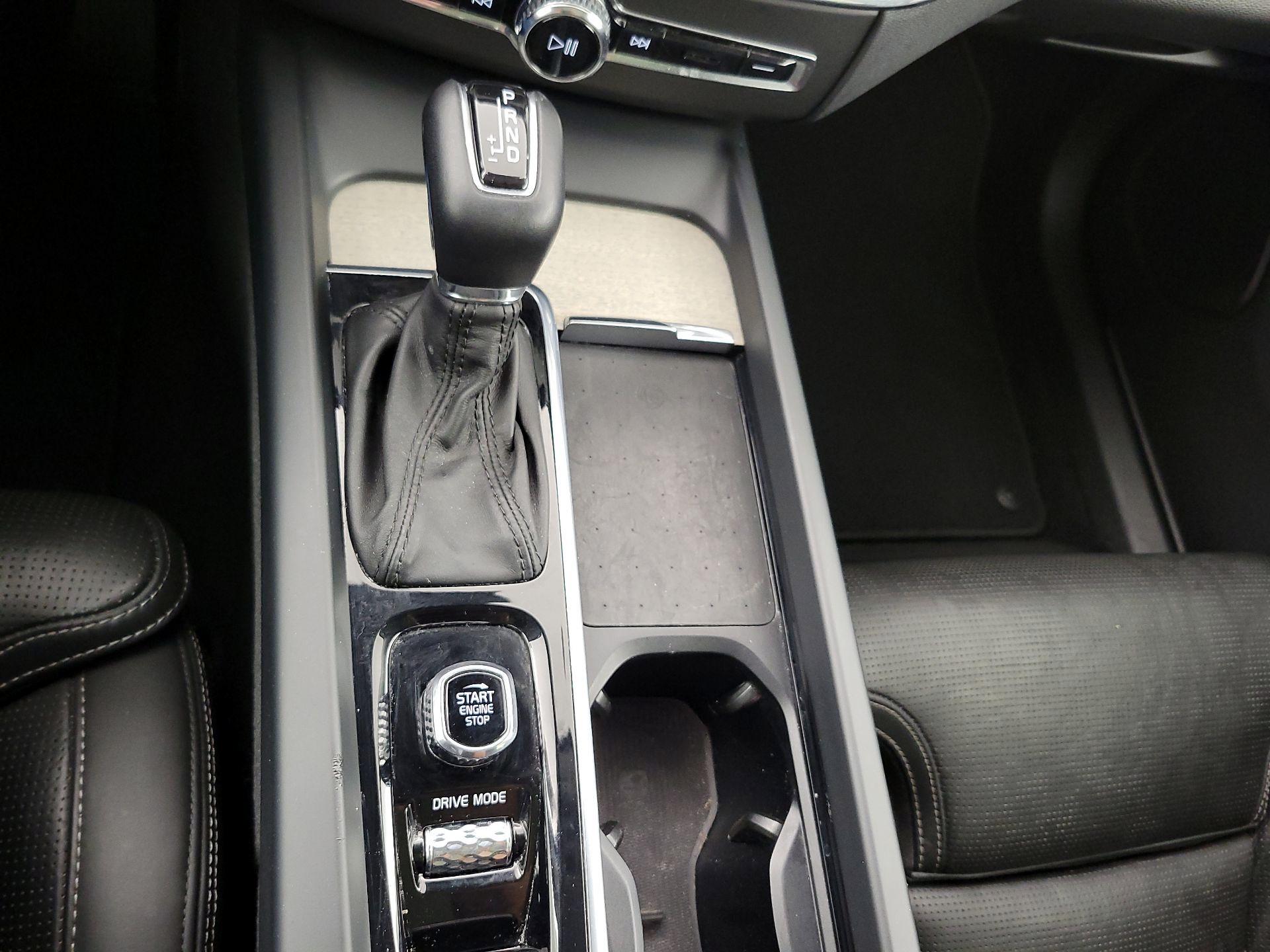 Thumbnail: 2021 Volvo XC60 - 17