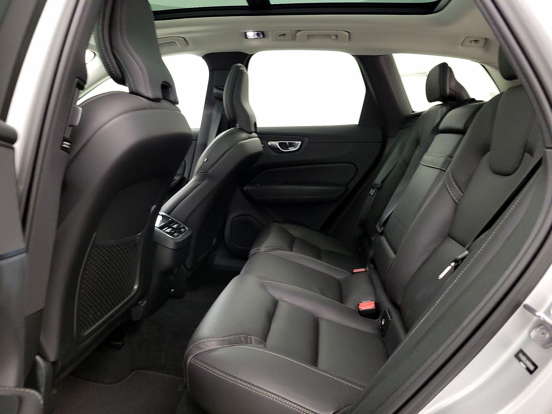 Thumbnail: 2021 Volvo XC60 - 20