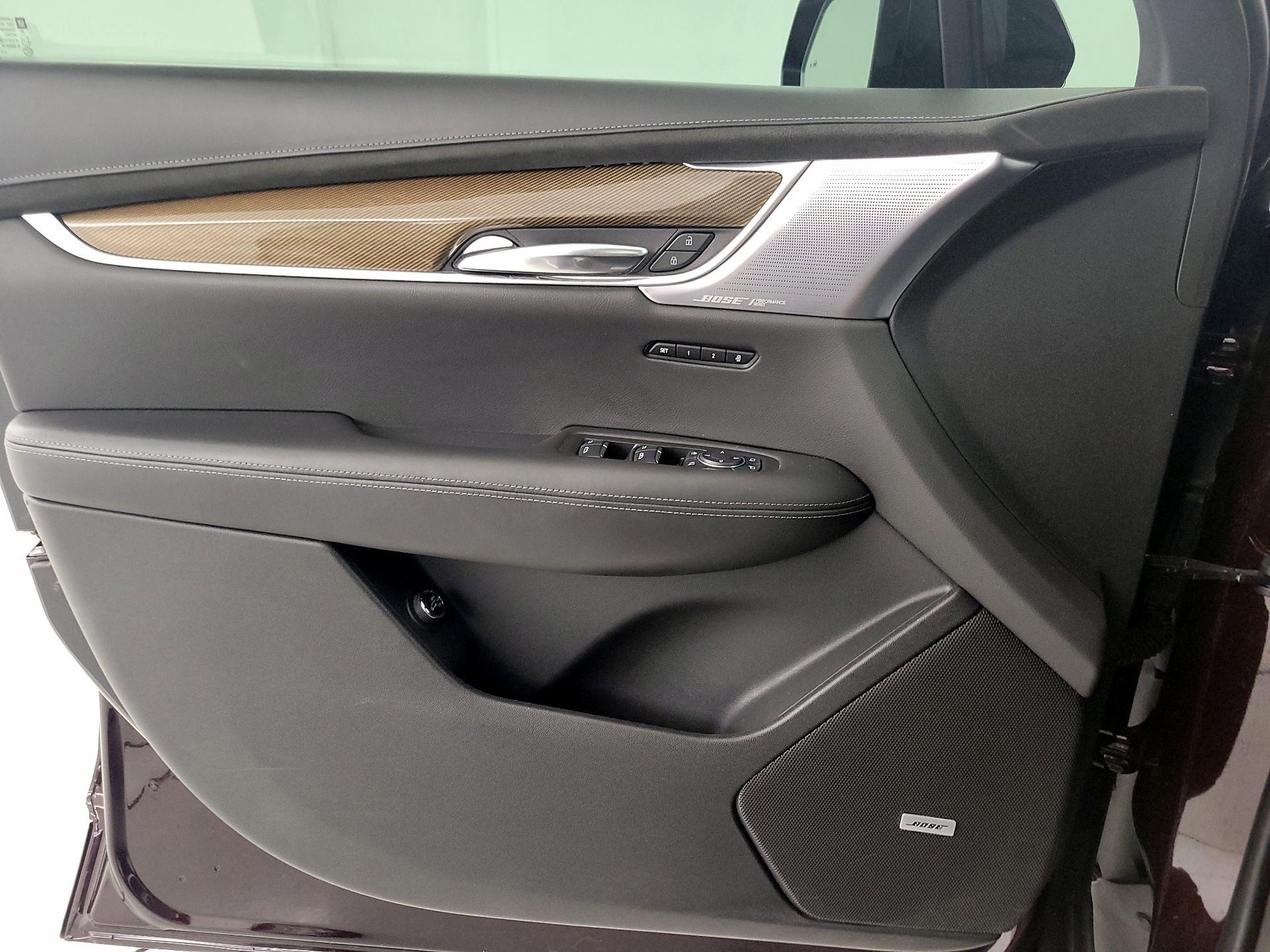 Thumbnail: 2020 Cadillac XT6 - 12