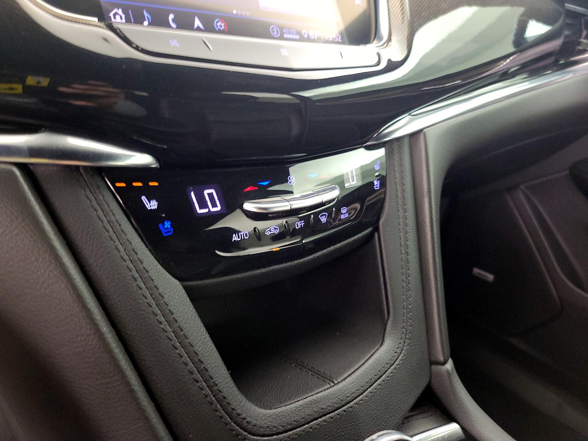 Thumbnail: 2020 Cadillac XT6 - 17
