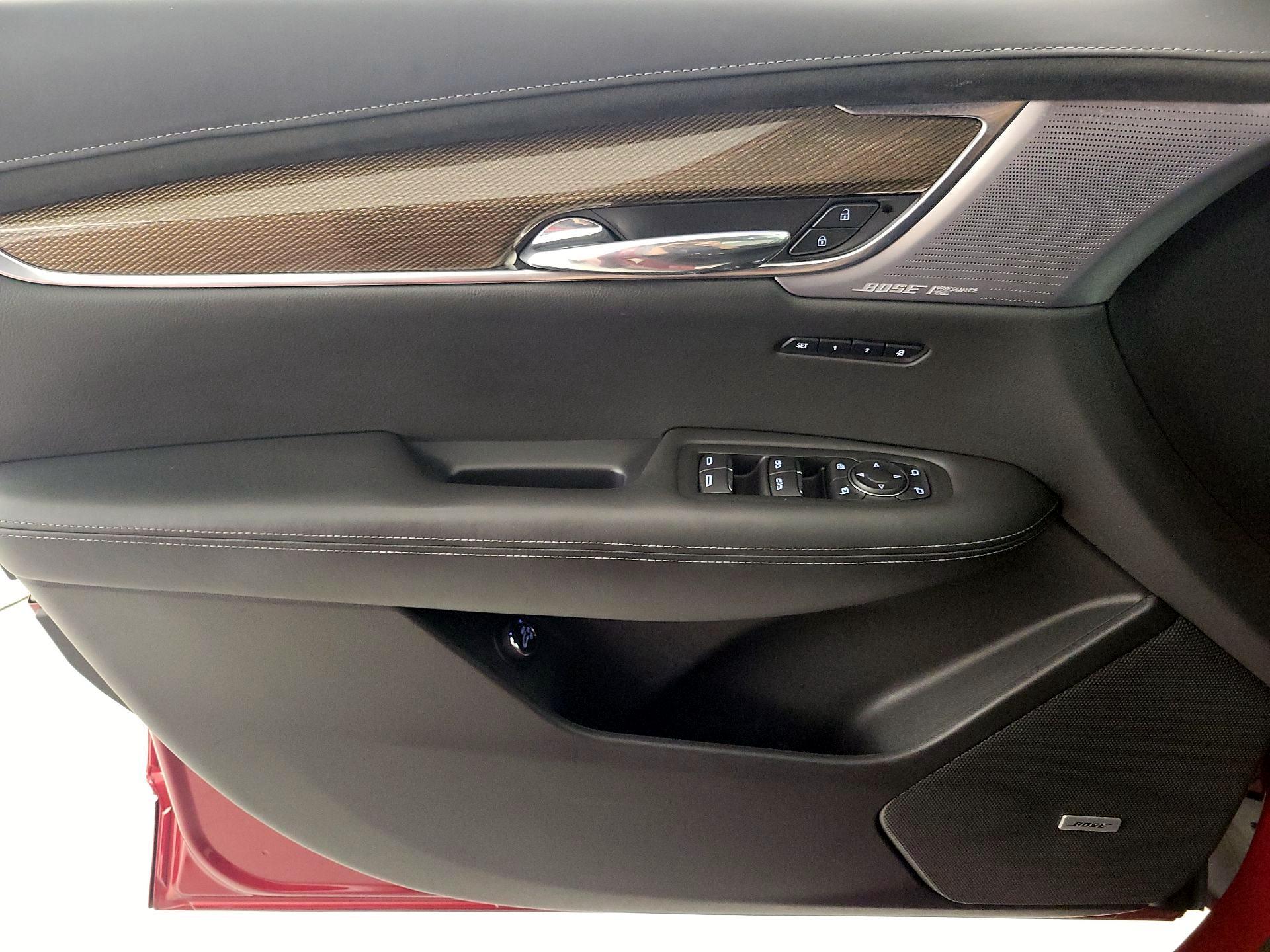 Thumbnail: 2022 Cadillac XT6 - 12