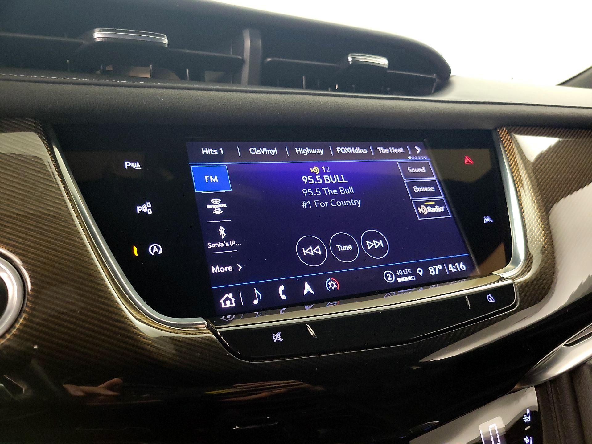 Thumbnail: 2022 Cadillac XT6 - 16