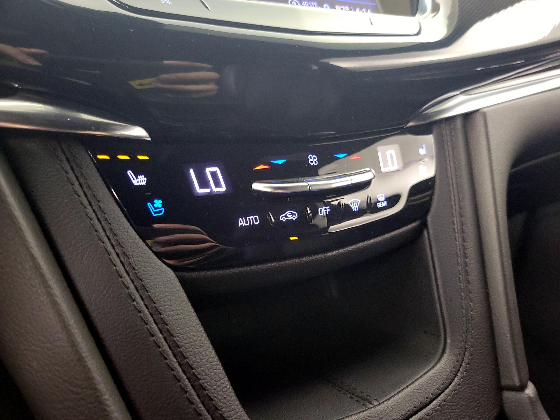 Thumbnail: 2022 Cadillac XT6 - 17