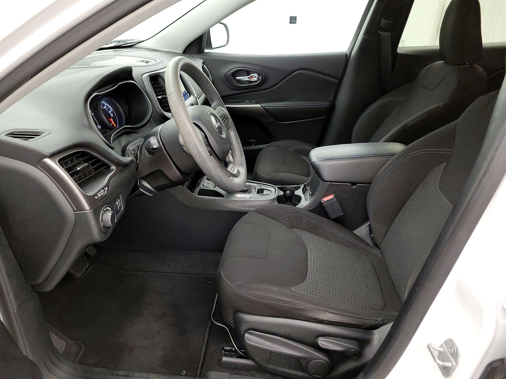 Thumbnail: 2020 Jeep Cherokee - 11